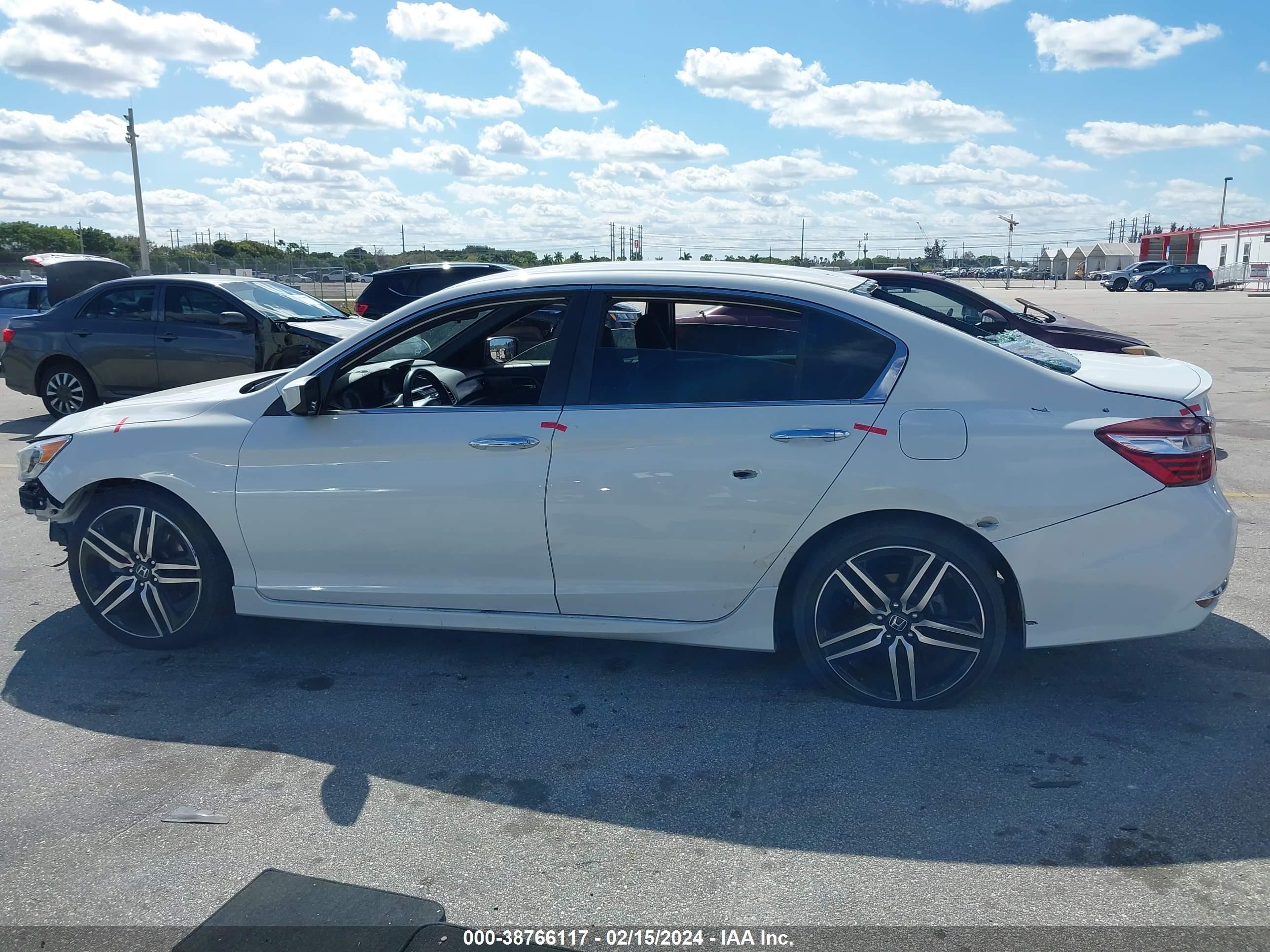 Photo 13 VIN: 1HGCR2F51HA032738 - HONDA ACCORD 