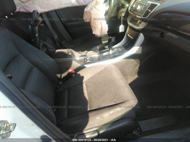 Photo 4 VIN: 1HGCR2F52FA064028 - HONDA ACCORD SEDAN 