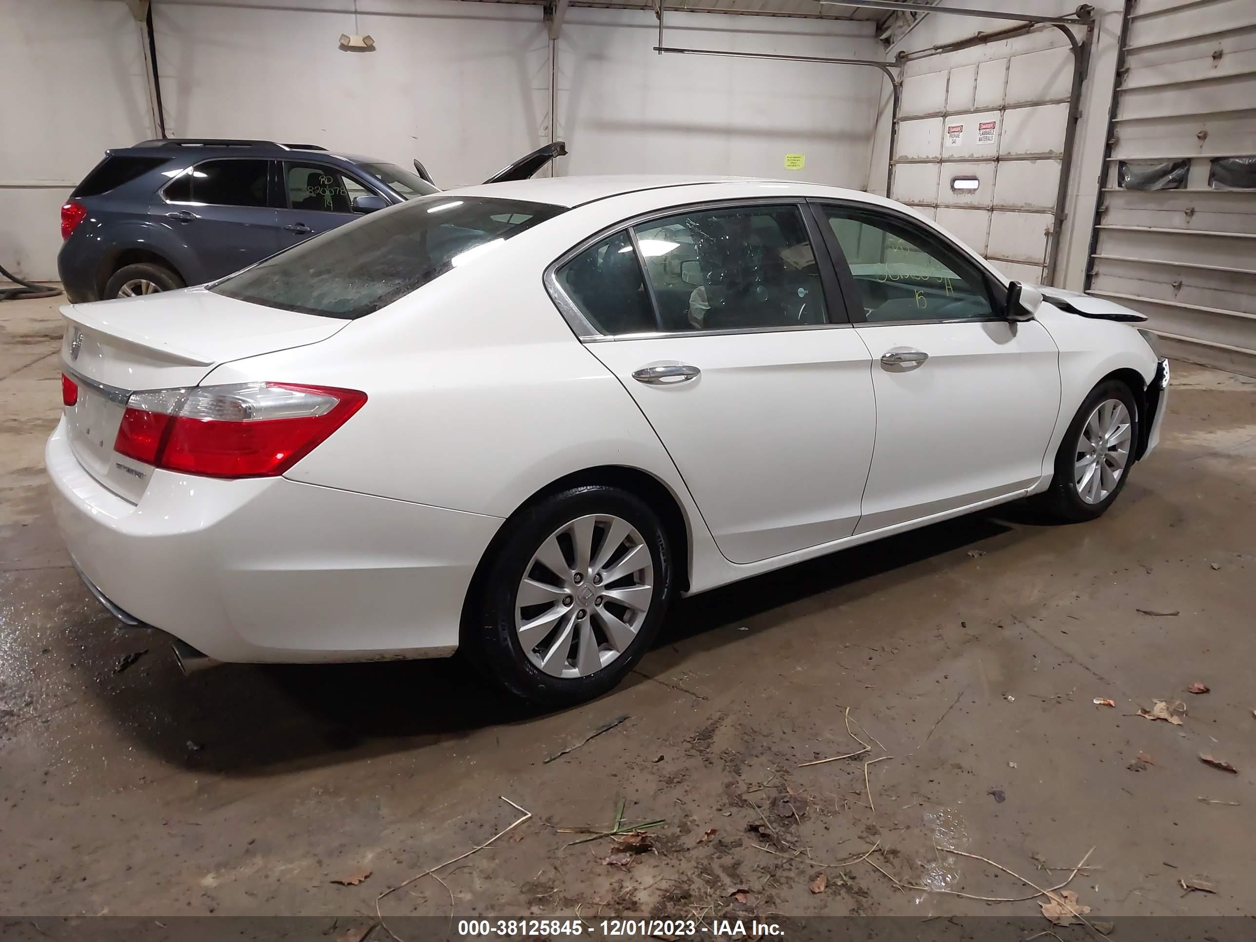 Photo 3 VIN: 1HGCR2F52FA077975 - HONDA ACCORD 