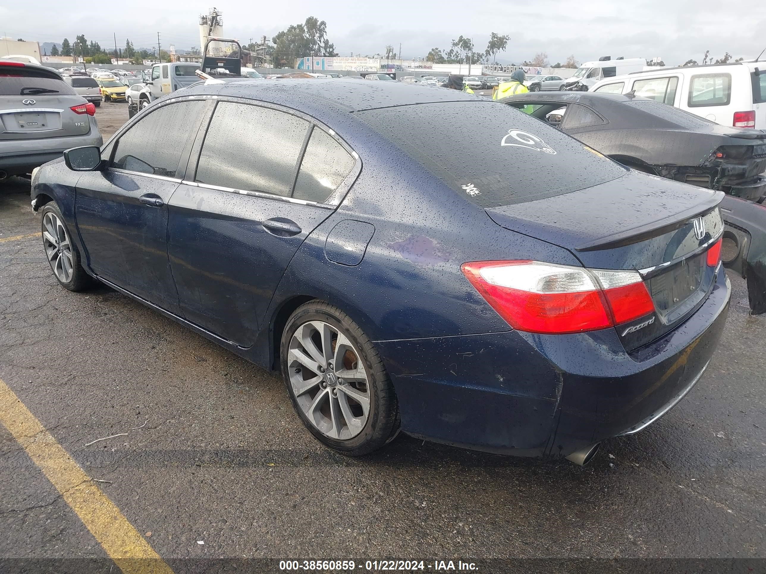 Photo 2 VIN: 1HGCR2F52FA227633 - HONDA ACCORD 