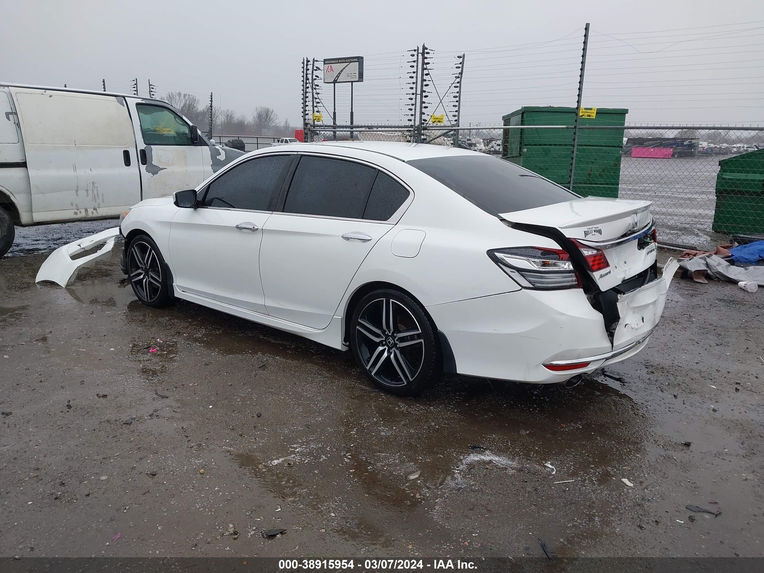 Photo 2 VIN: 1HGCR2F52GA125203 - HONDA ACCORD 