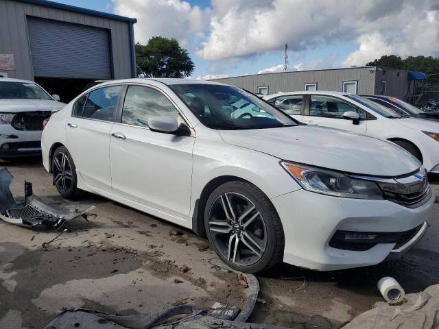 Photo 3 VIN: 1HGCR2F52HA161314 - HONDA ACCORD SPO 