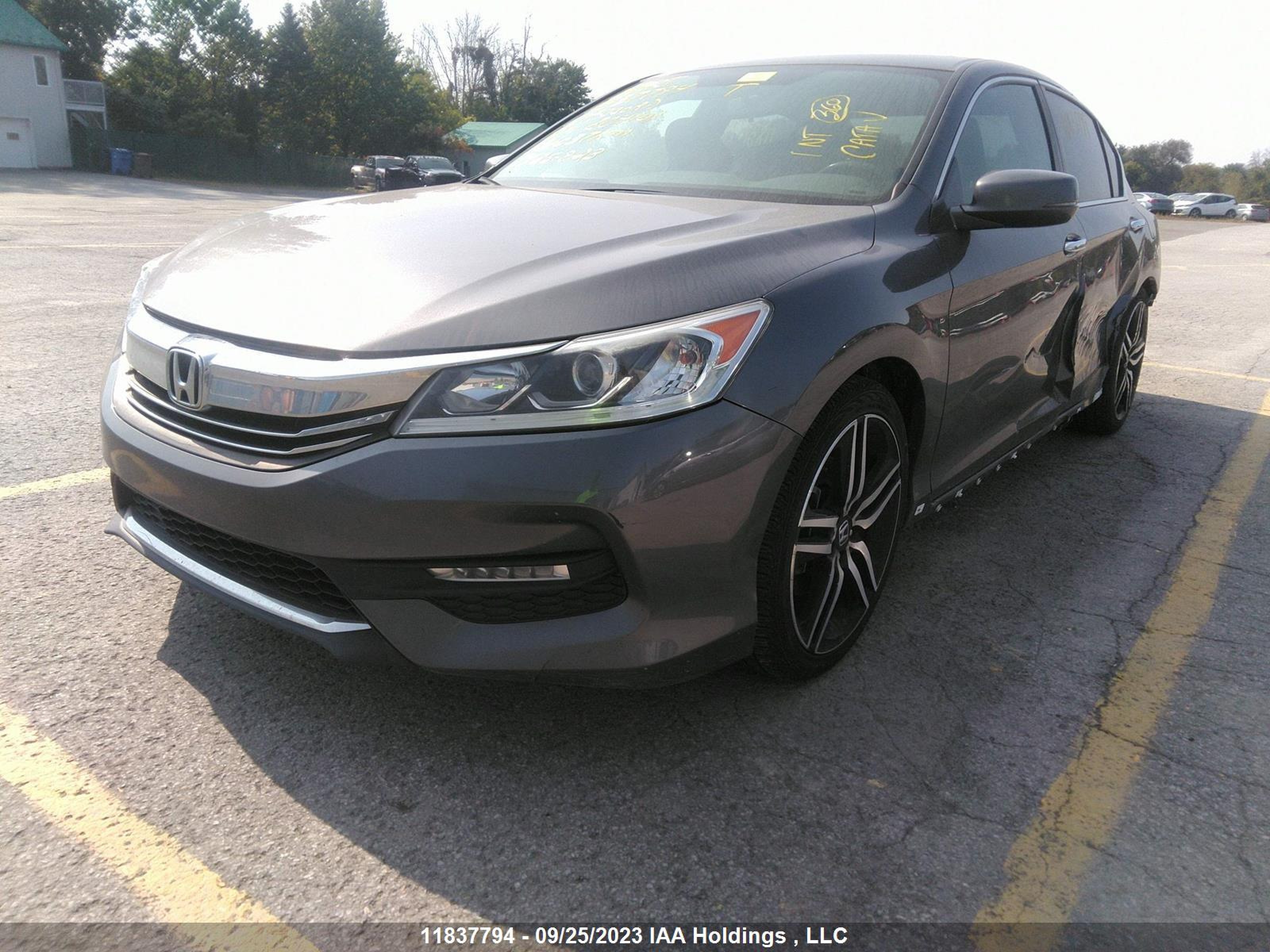 Photo 1 VIN: 1HGCR2F52HA804101 - HONDA ACCORD 