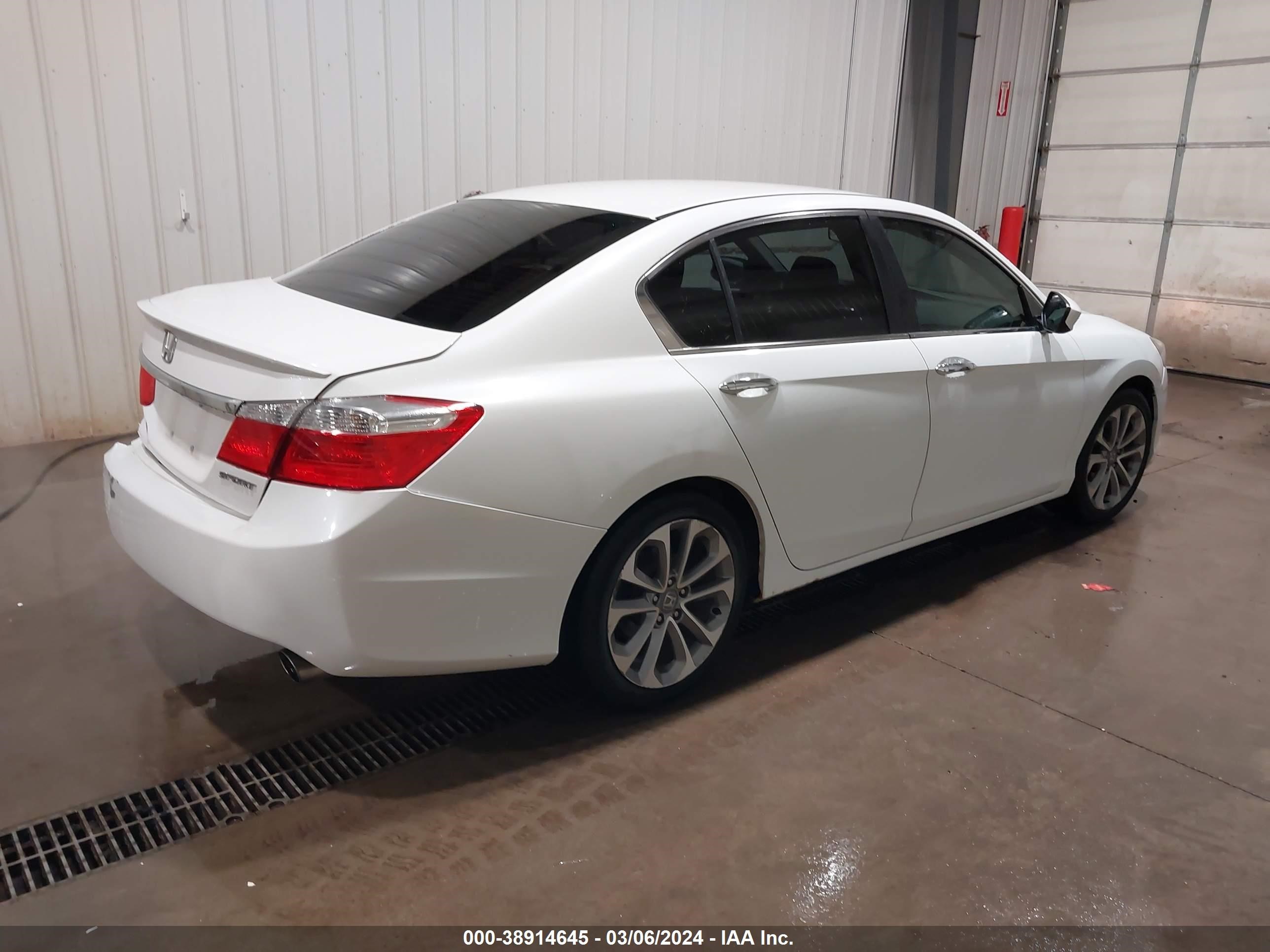 Photo 3 VIN: 1HGCR2F53DA061023 - HONDA ACCORD 