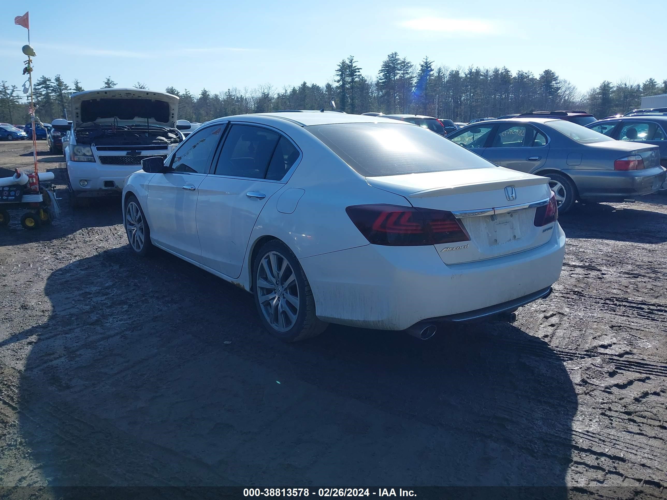 Photo 2 VIN: 1HGCR2F53DA105814 - HONDA ACCORD 