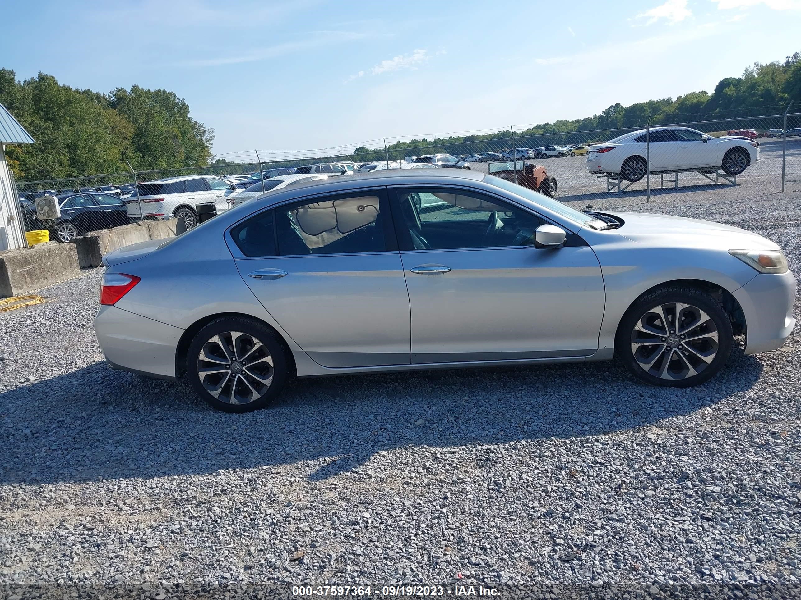 Photo 11 VIN: 1HGCR2F53FA092565 - HONDA ACCORD 