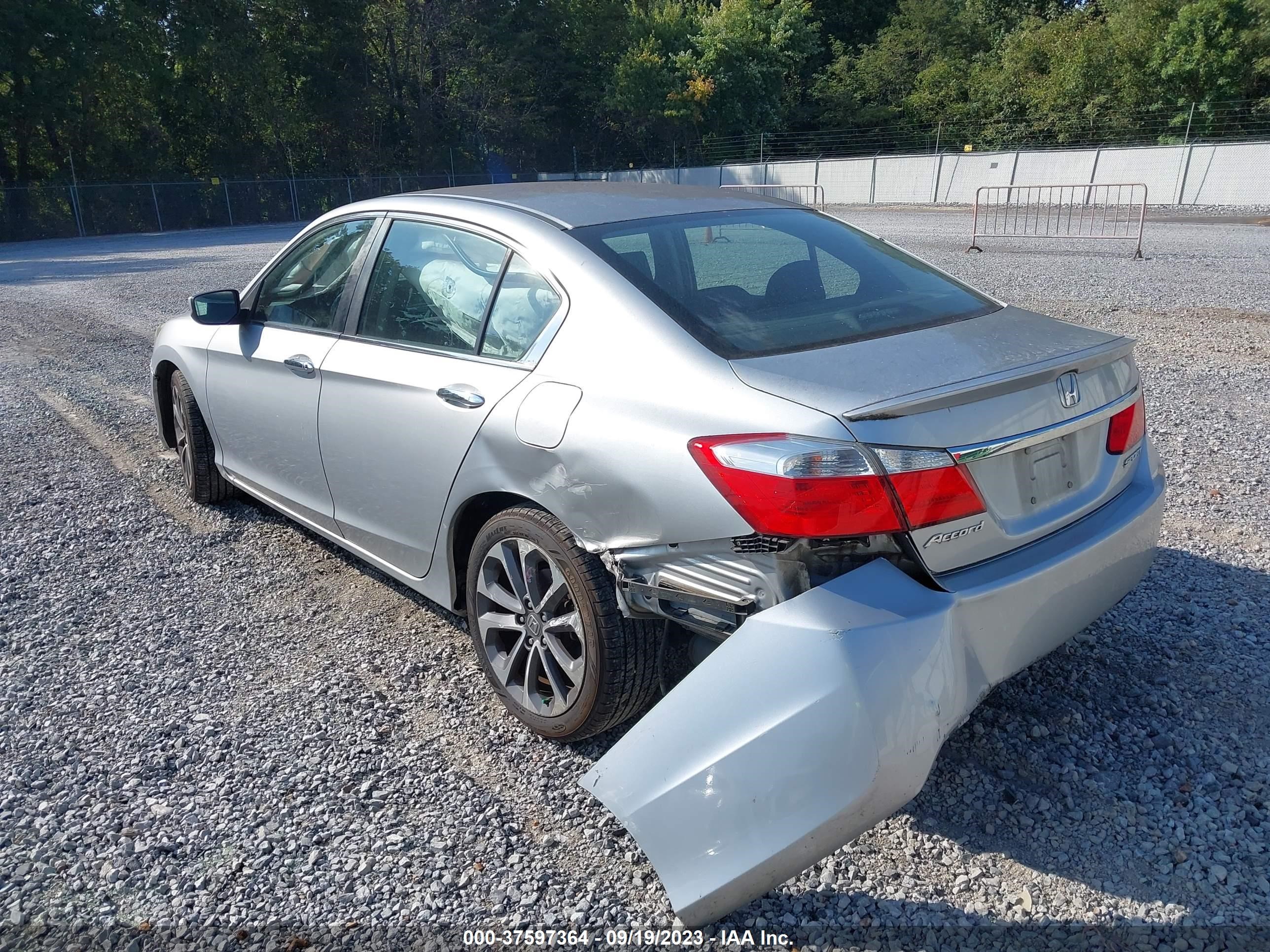 Photo 2 VIN: 1HGCR2F53FA092565 - HONDA ACCORD 