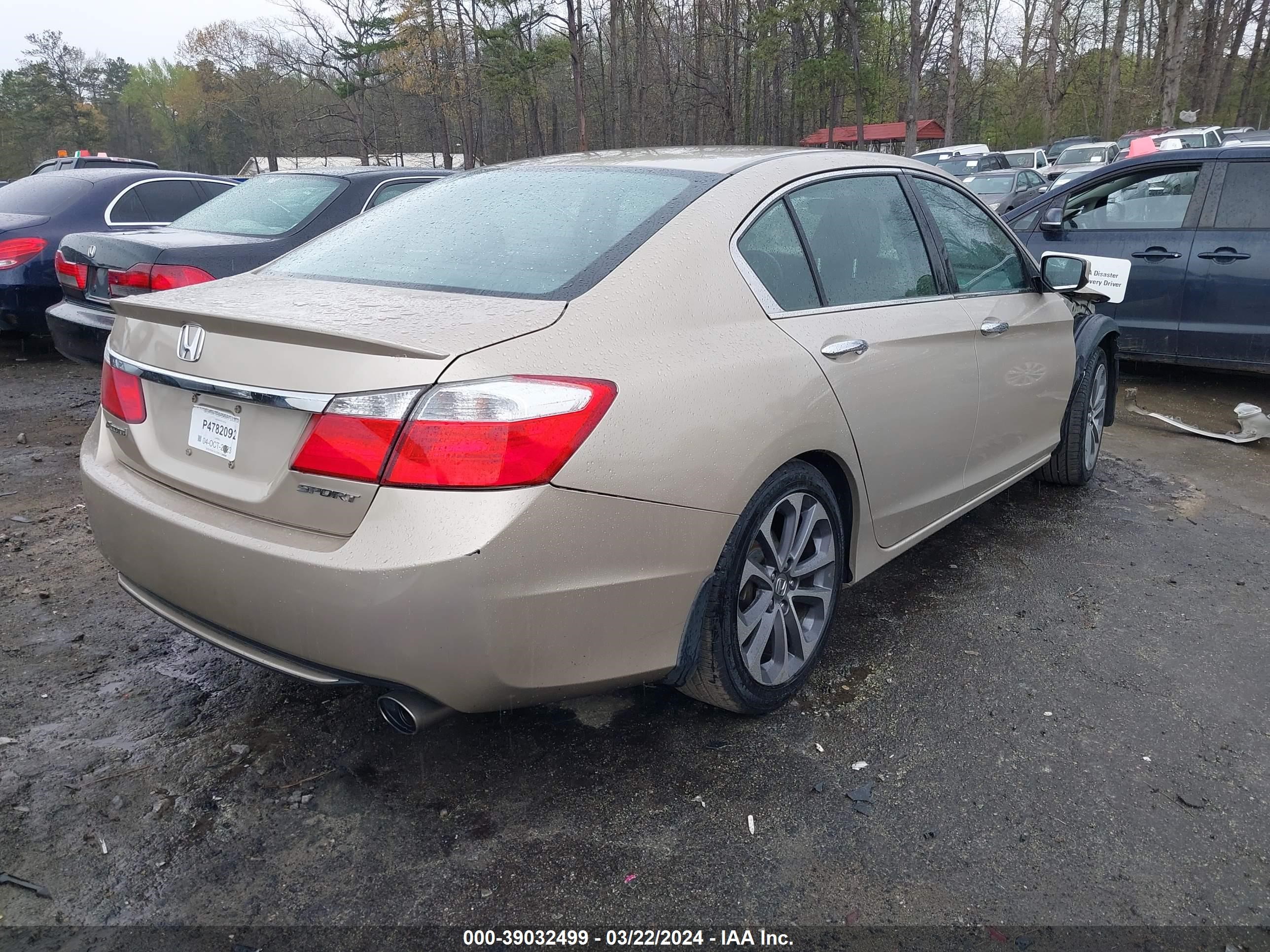 Photo 3 VIN: 1HGCR2F53FA100728 - HONDA ACCORD 