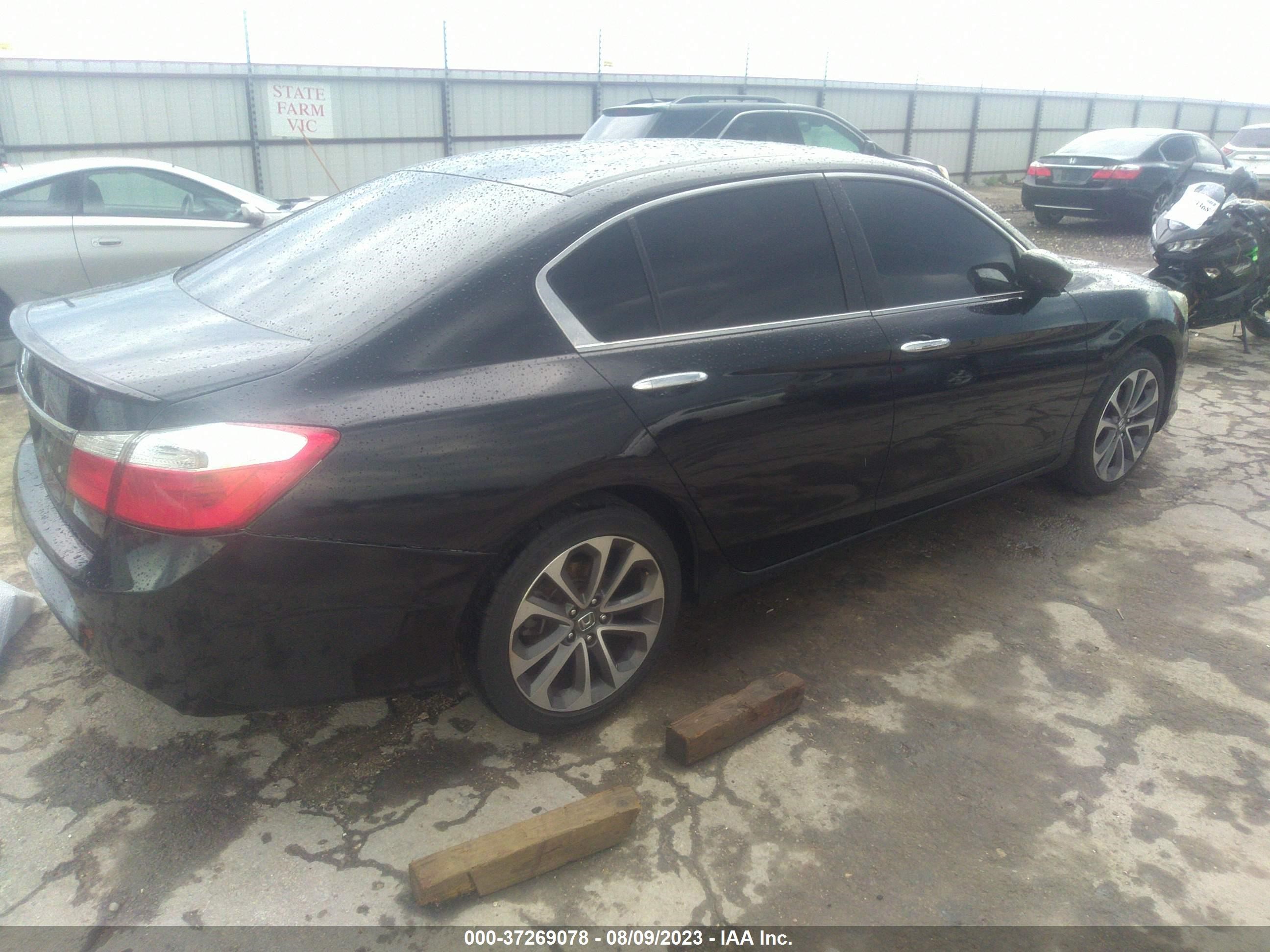 Photo 3 VIN: 1HGCR2F53FA163537 - HONDA ACCORD 