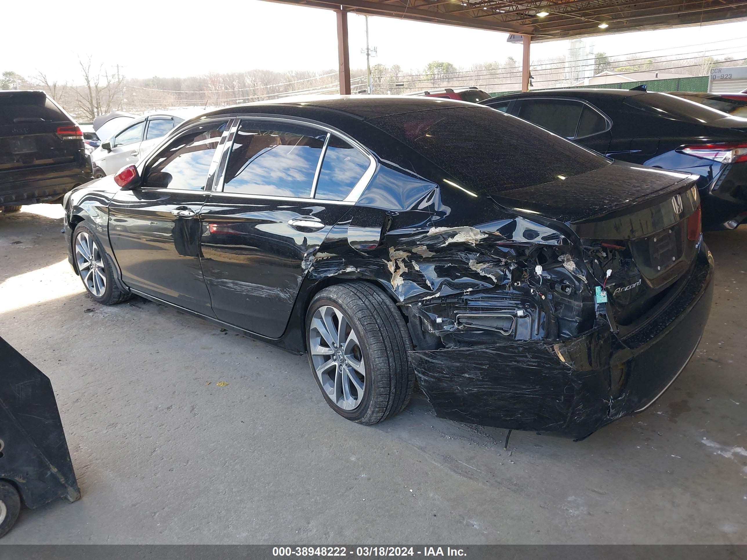 Photo 2 VIN: 1HGCR2F53FA182864 - HONDA ACCORD 