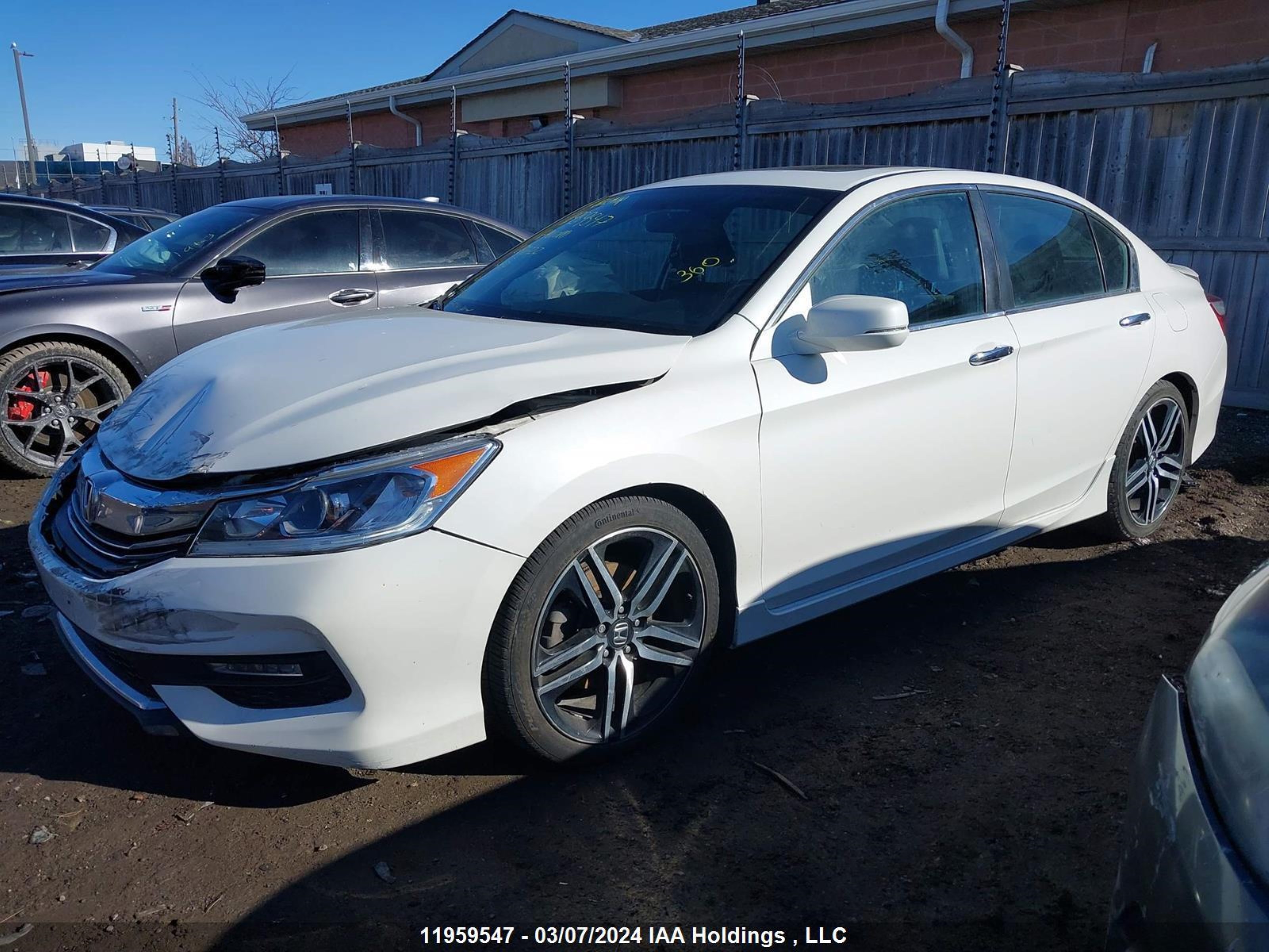 Photo 1 VIN: 1HGCR2F53HA811722 - HONDA ACCORD 