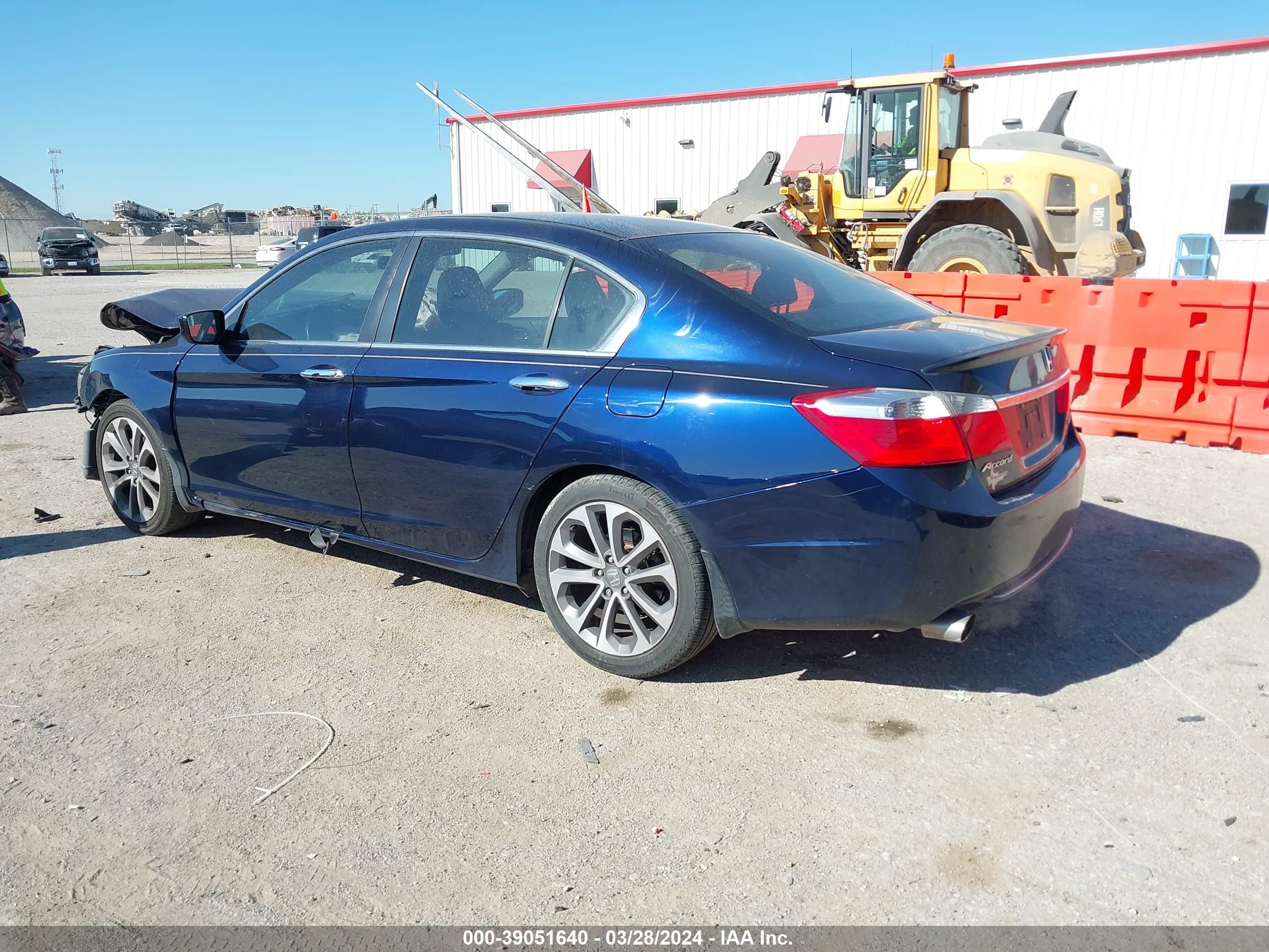 Photo 2 VIN: 1HGCR2F54FA181562 - HONDA ACCORD 