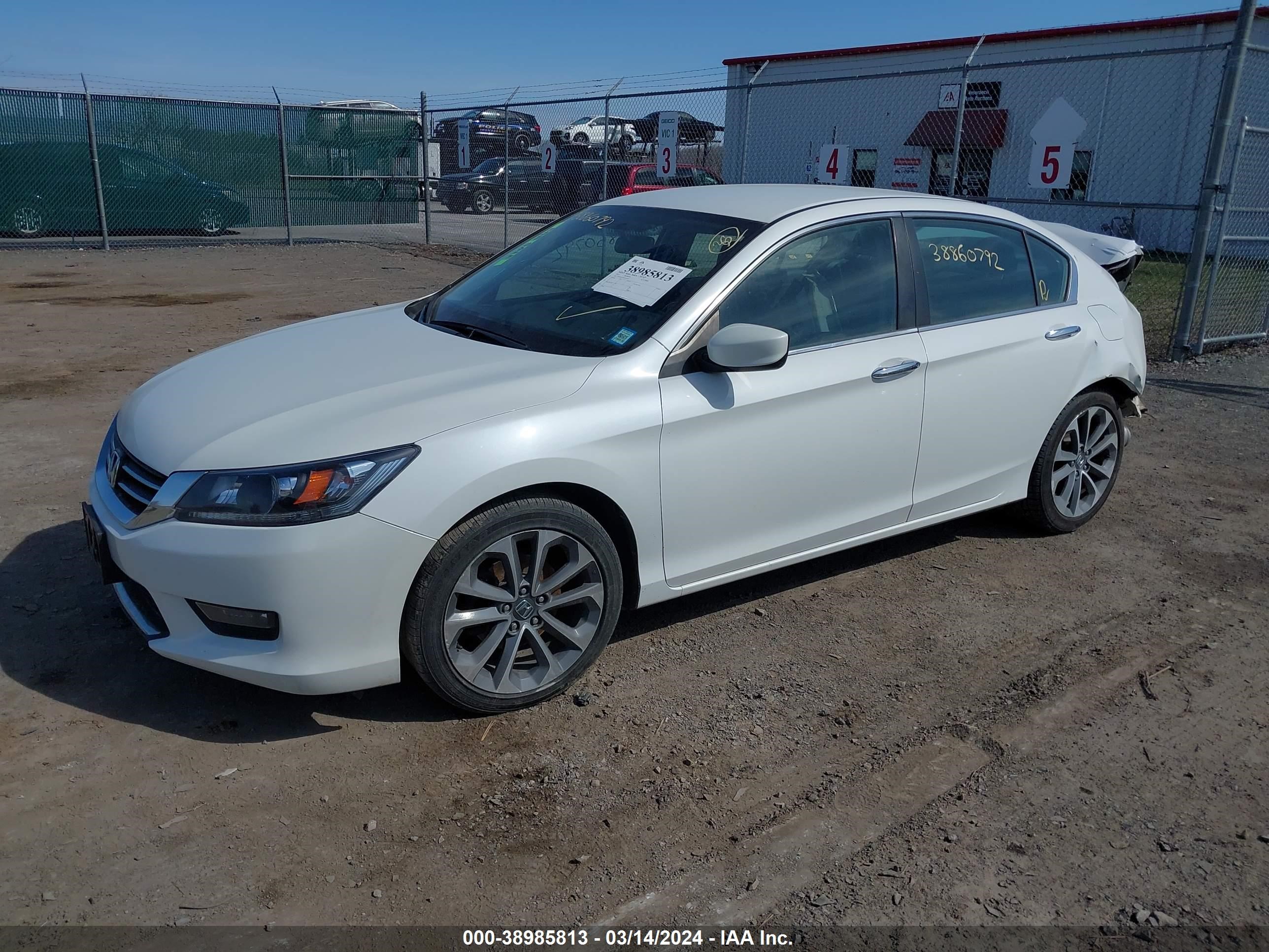 Photo 2 VIN: 1HGCR2F54FA264957 - HONDA ACCORD 