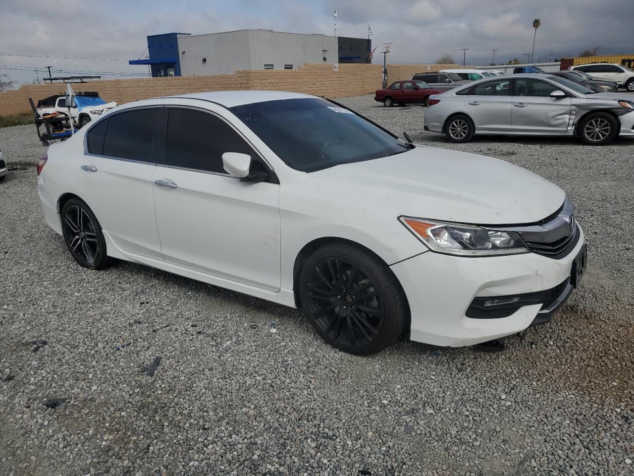 Photo 3 VIN: 1HGCR2F54HA132705 - HONDA ACCORD 