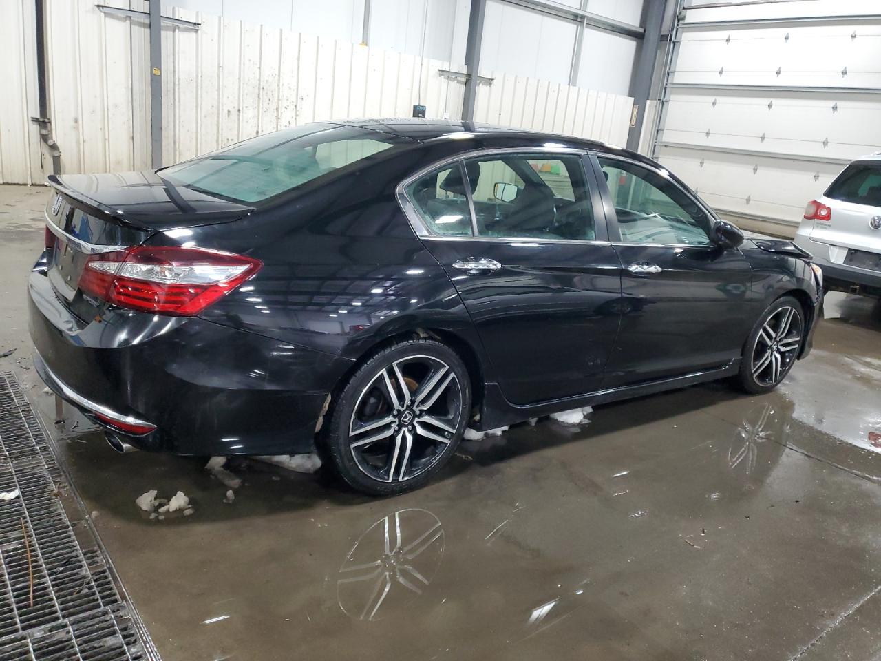 Photo 2 VIN: 1HGCR2F54HA246994 - HONDA ACCORD 