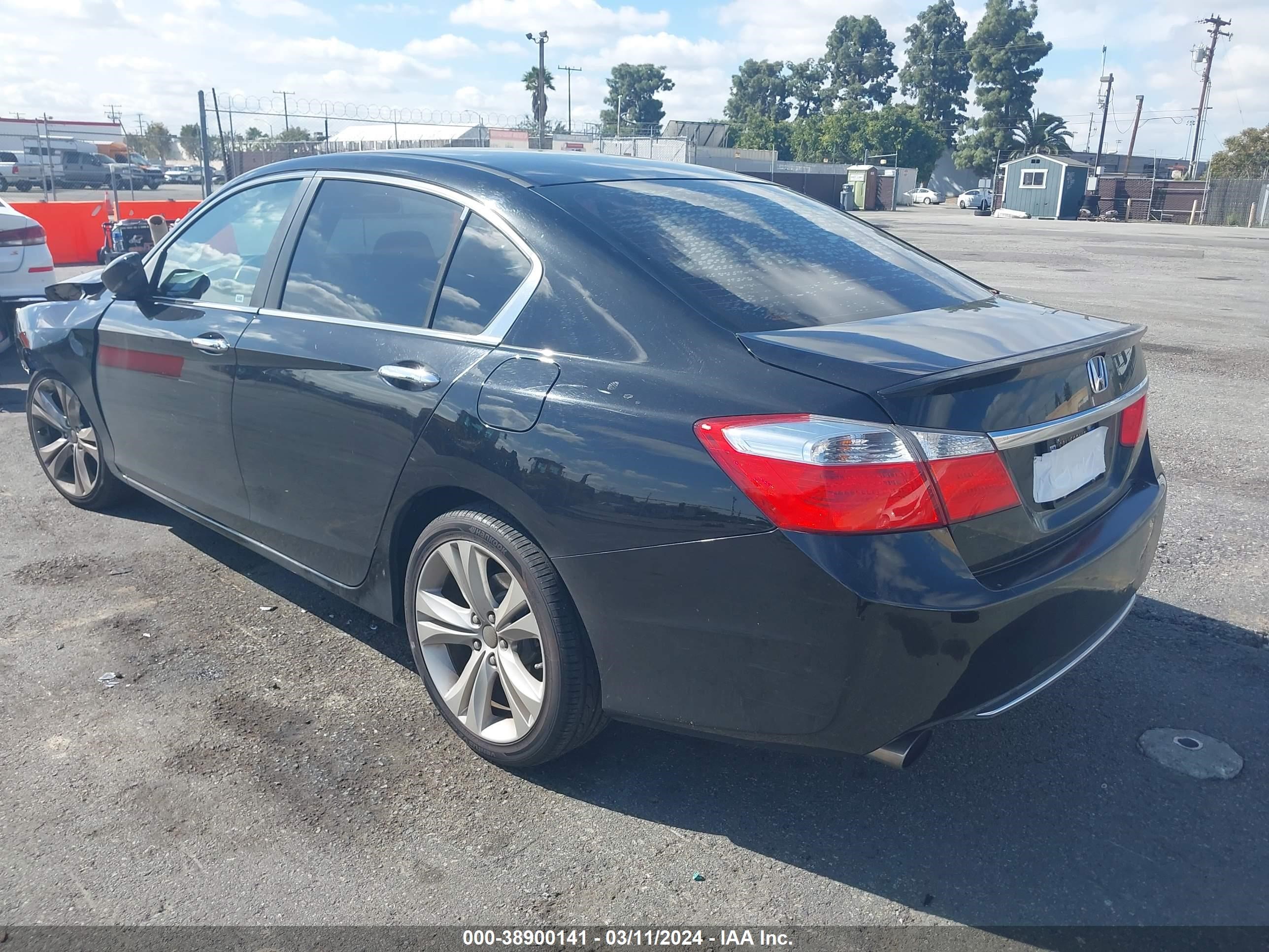 Photo 2 VIN: 1HGCR2F55FA000520 - HONDA ACCORD 