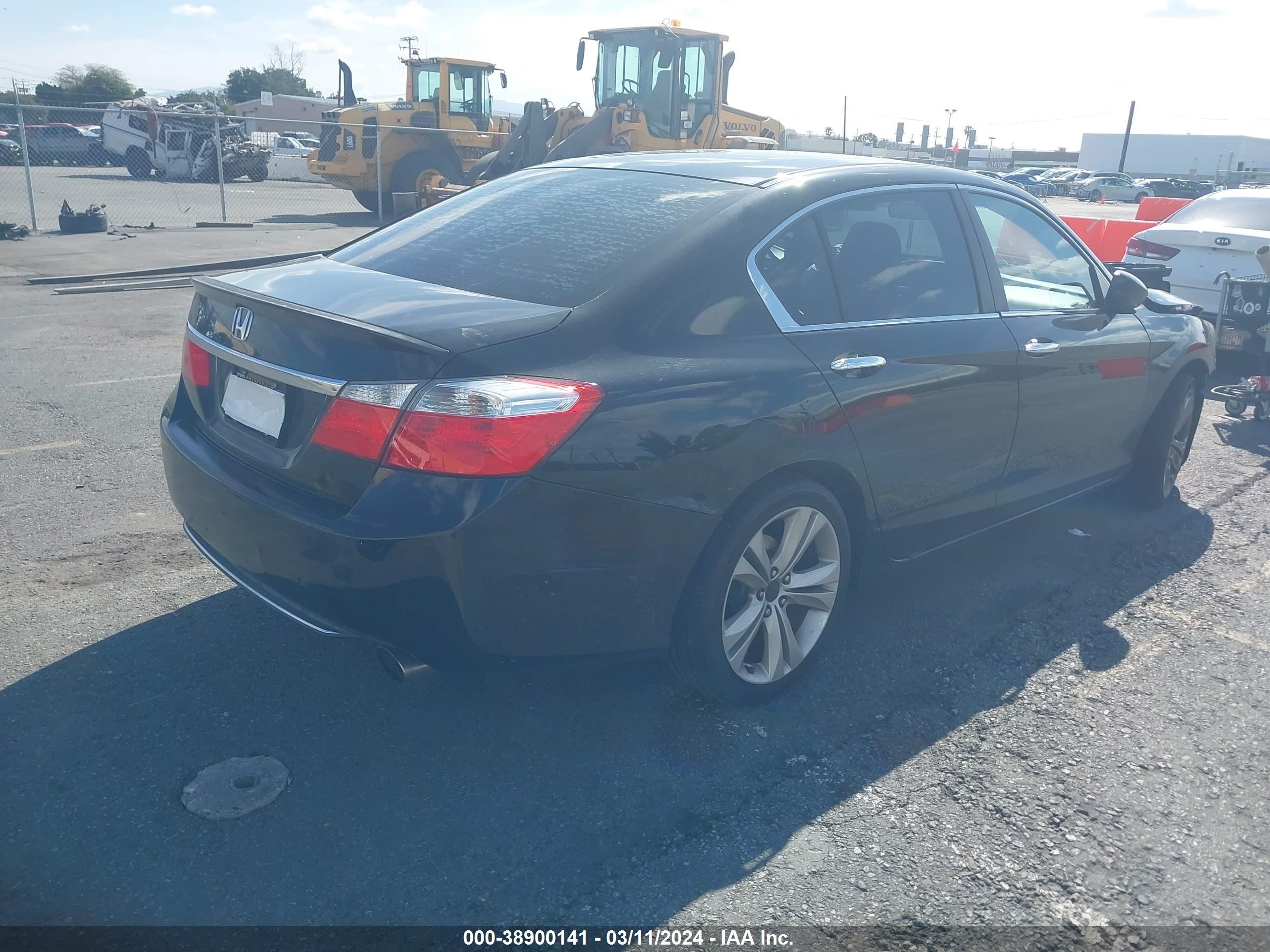 Photo 3 VIN: 1HGCR2F55FA000520 - HONDA ACCORD 