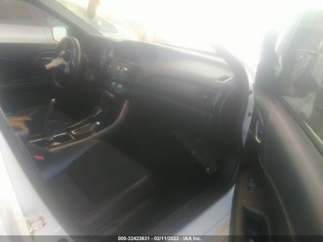 Photo 4 VIN: 1HGCR2F55GA147342 - HONDA ACCORD SEDAN 