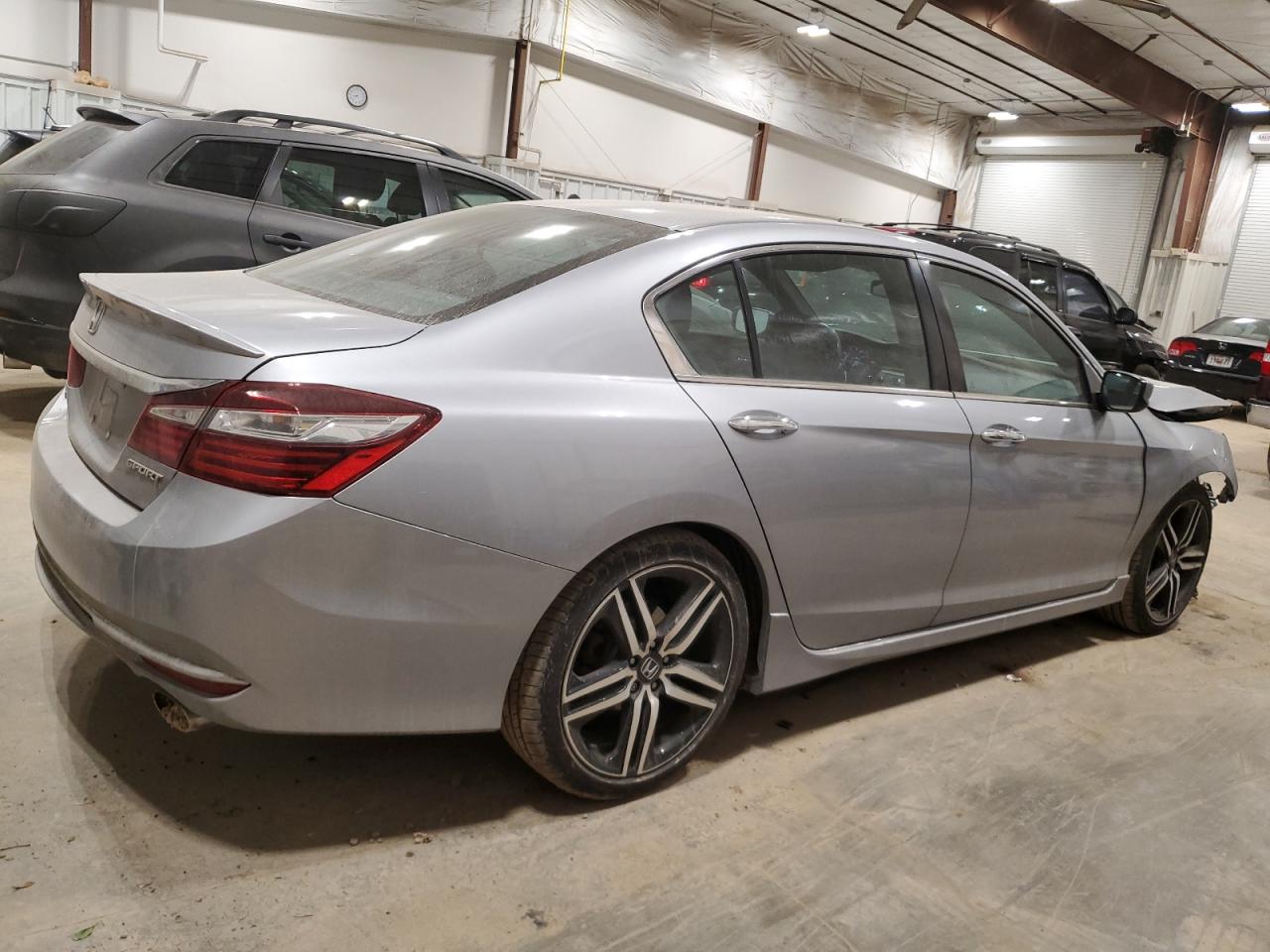 Photo 2 VIN: 1HGCR2F55GA165713 - HONDA ACCORD 