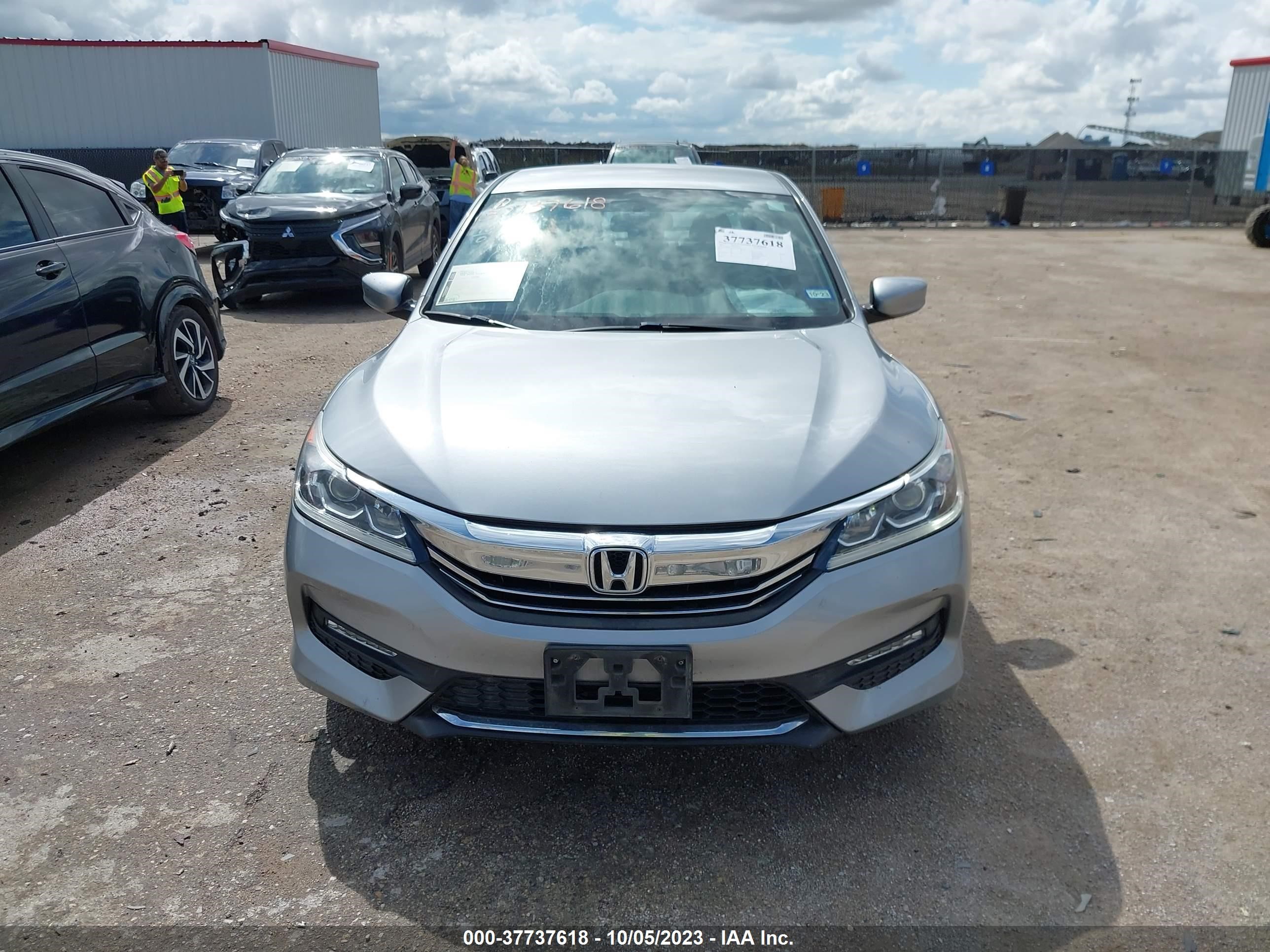 Photo 11 VIN: 1HGCR2F55GA169308 - HONDA ACCORD 