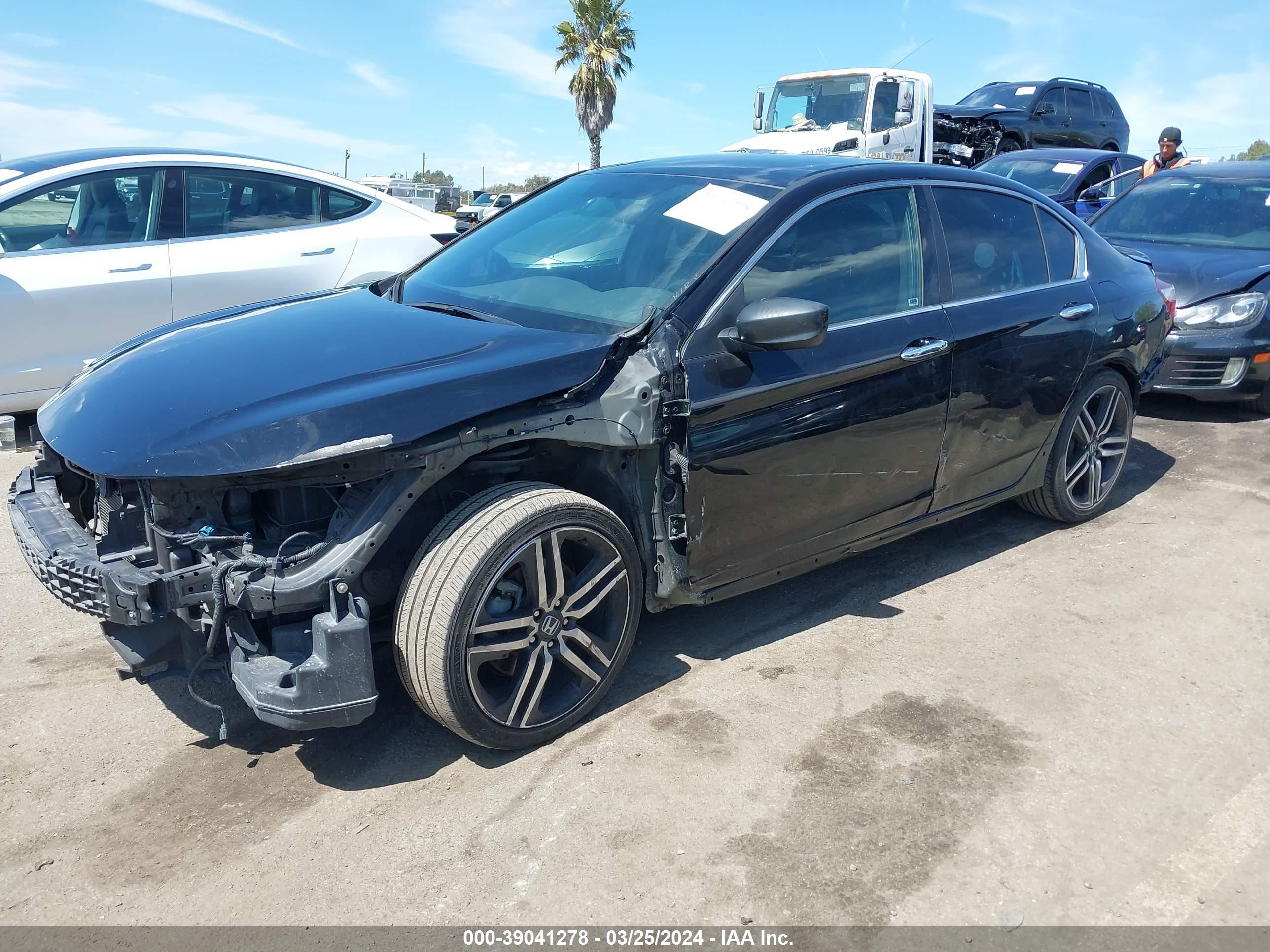 Photo 1 VIN: 1HGCR2F55GA215817 - HONDA ACCORD 