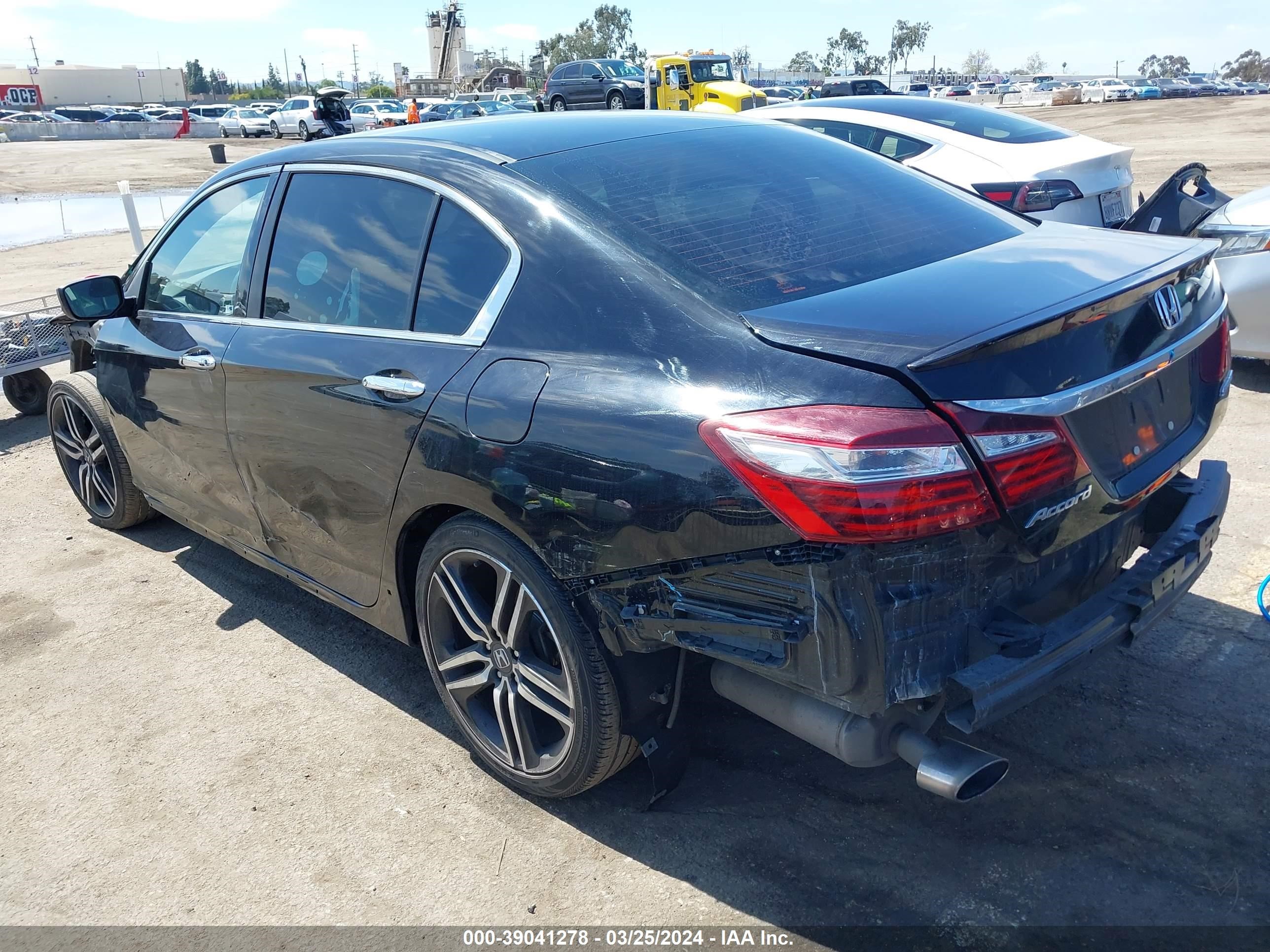 Photo 2 VIN: 1HGCR2F55GA215817 - HONDA ACCORD 