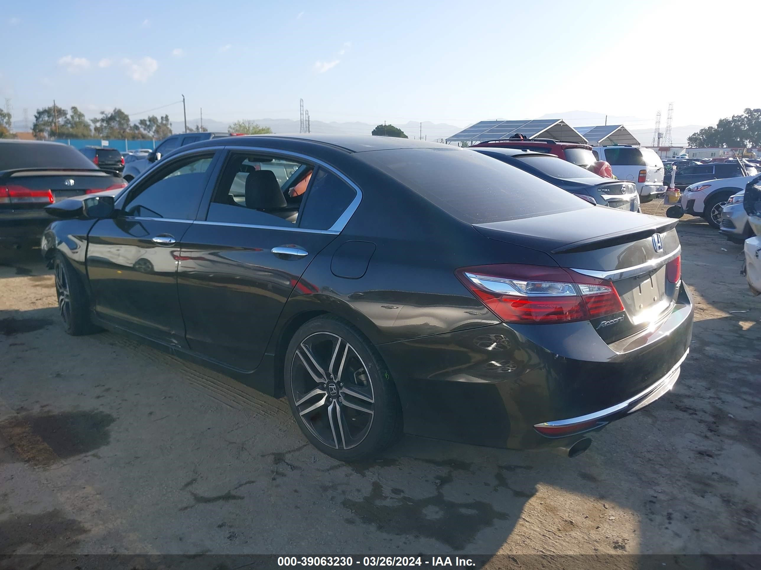 Photo 2 VIN: 1HGCR2F55GA227823 - HONDA ACCORD 