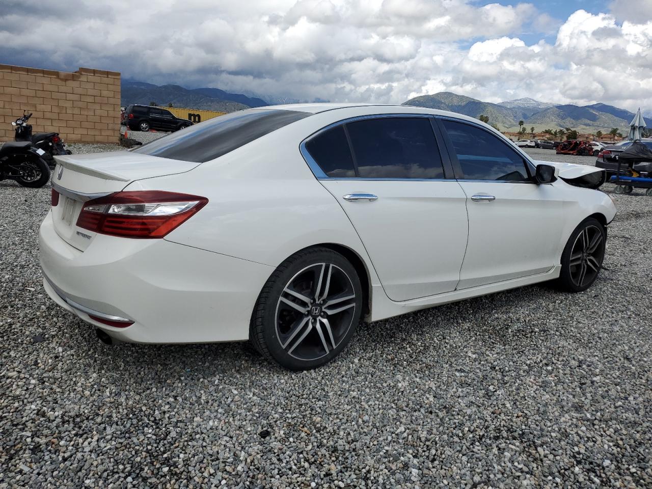 Photo 2 VIN: 1HGCR2F55HA036517 - HONDA ACCORD 