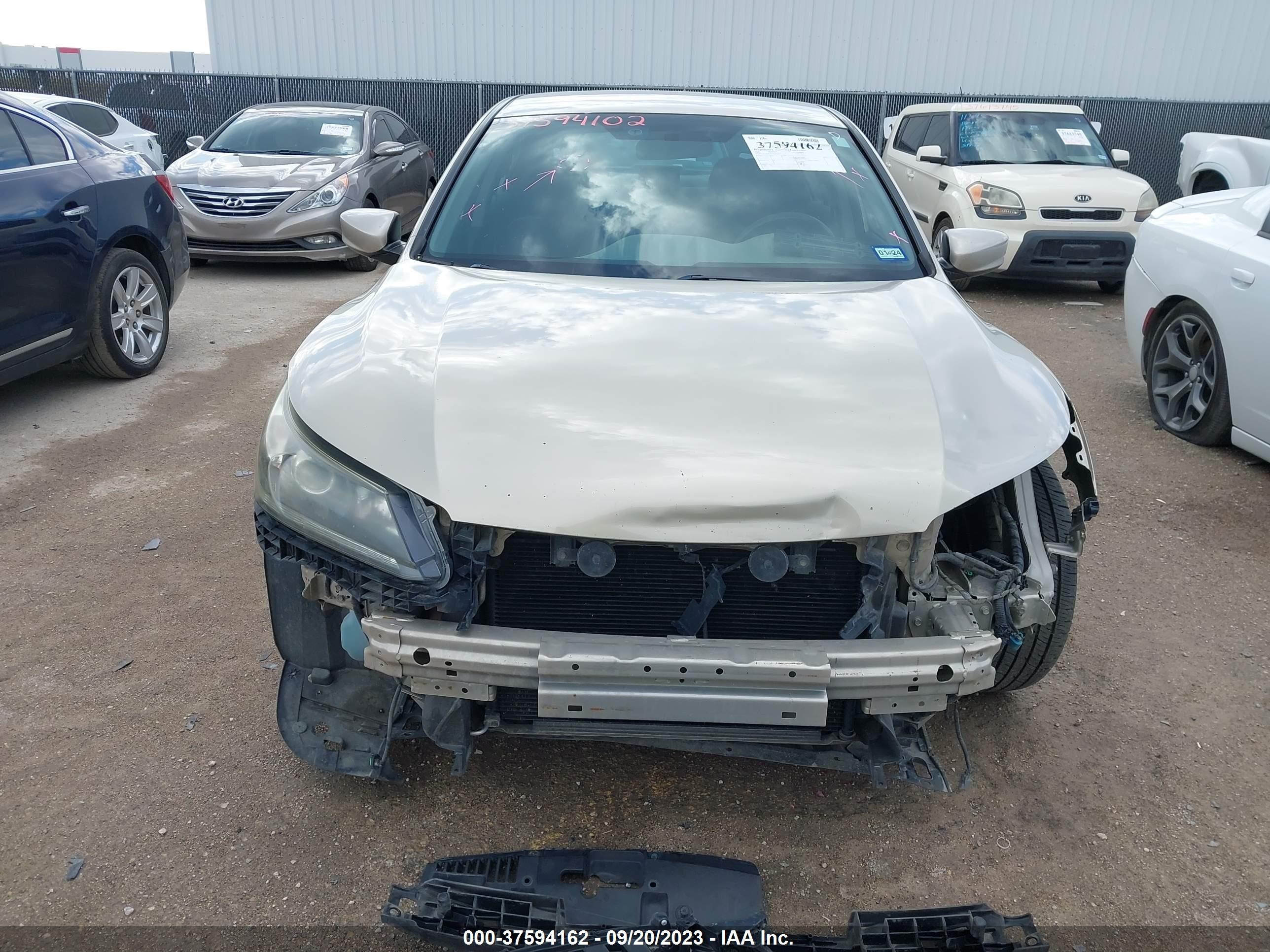 Photo 11 VIN: 1HGCR2F56EA006163 - HONDA ACCORD 