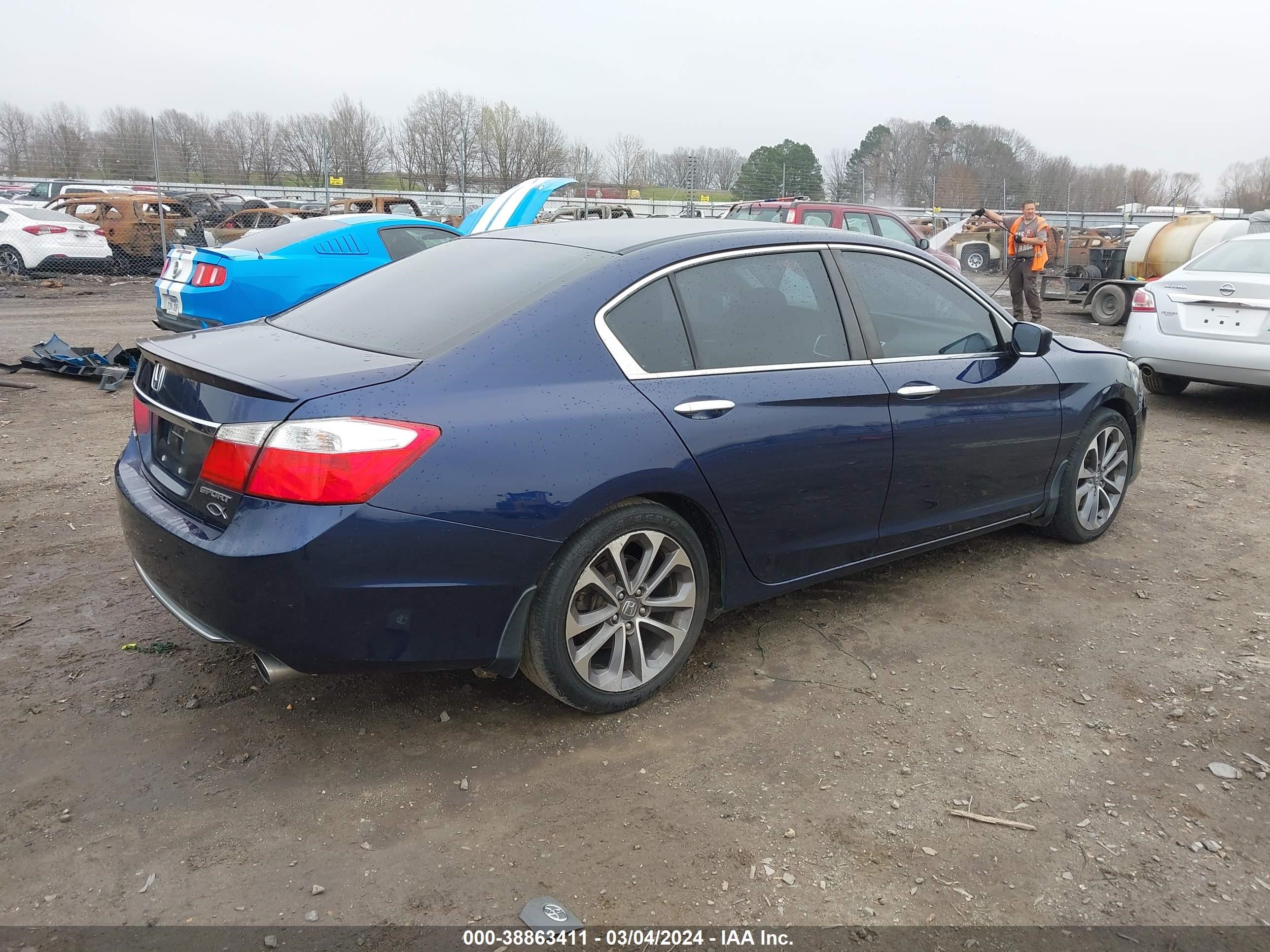 Photo 3 VIN: 1HGCR2F56EA124455 - HONDA ACCORD 