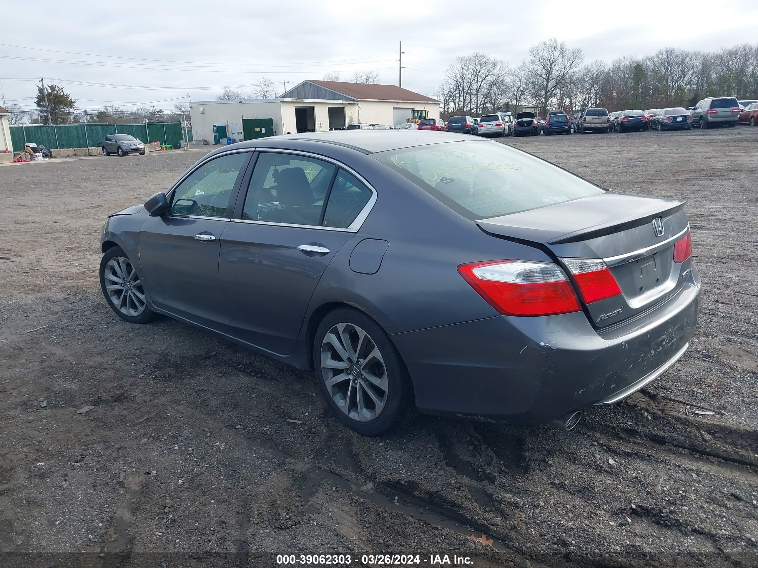 Photo 2 VIN: 1HGCR2F56FA233953 - HONDA ACCORD 