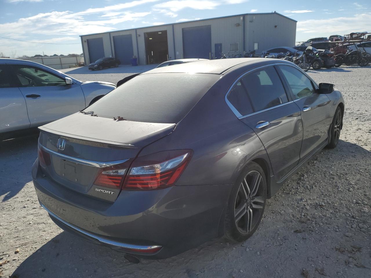 Photo 2 VIN: 1HGCR2F56GA071467 - HONDA ACCORD 