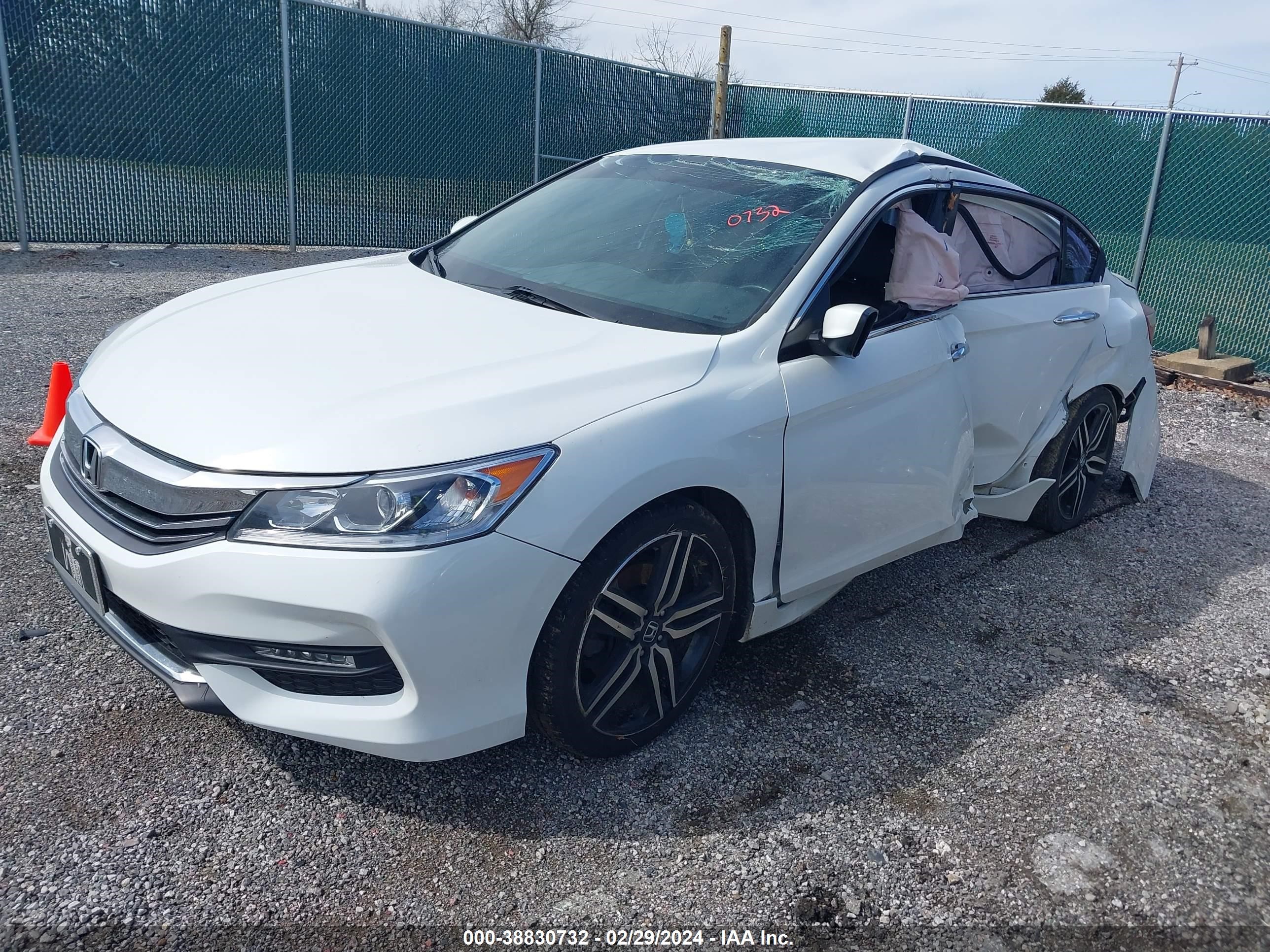 Photo 1 VIN: 1HGCR2F56GA164540 - HONDA ACCORD 