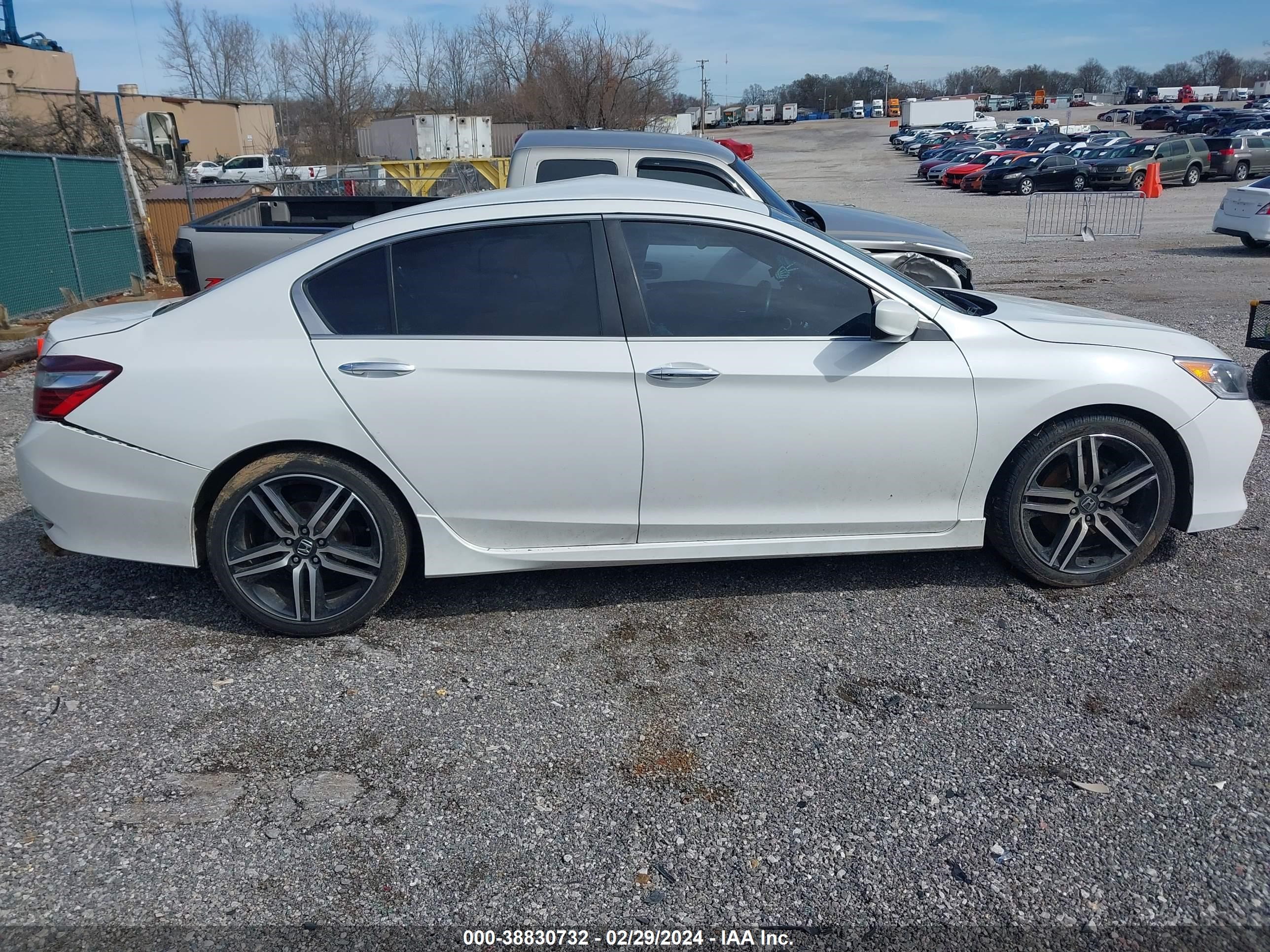 Photo 12 VIN: 1HGCR2F56GA164540 - HONDA ACCORD 