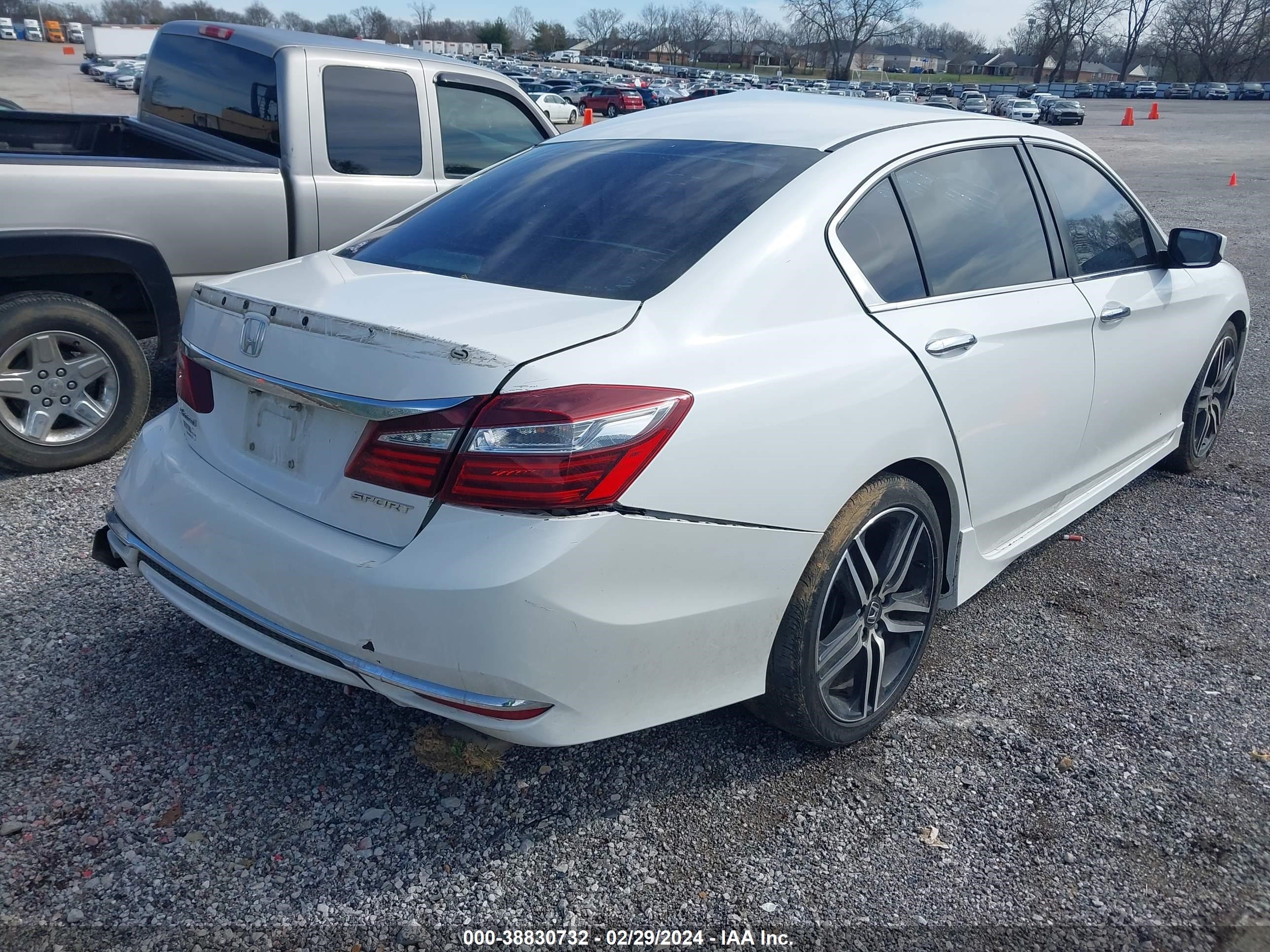 Photo 3 VIN: 1HGCR2F56GA164540 - HONDA ACCORD 