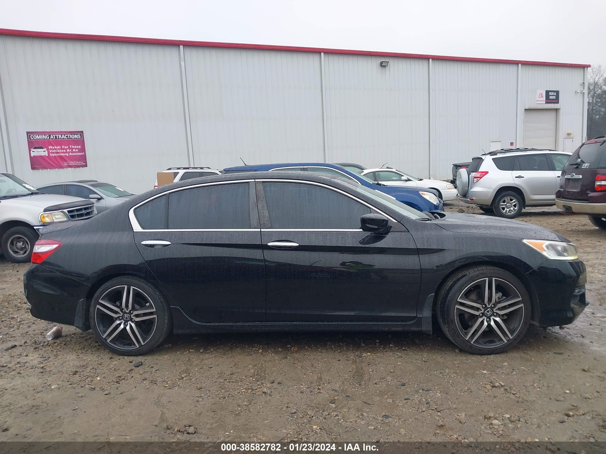 Photo 12 VIN: 1HGCR2F56HA022755 - HONDA ACCORD 