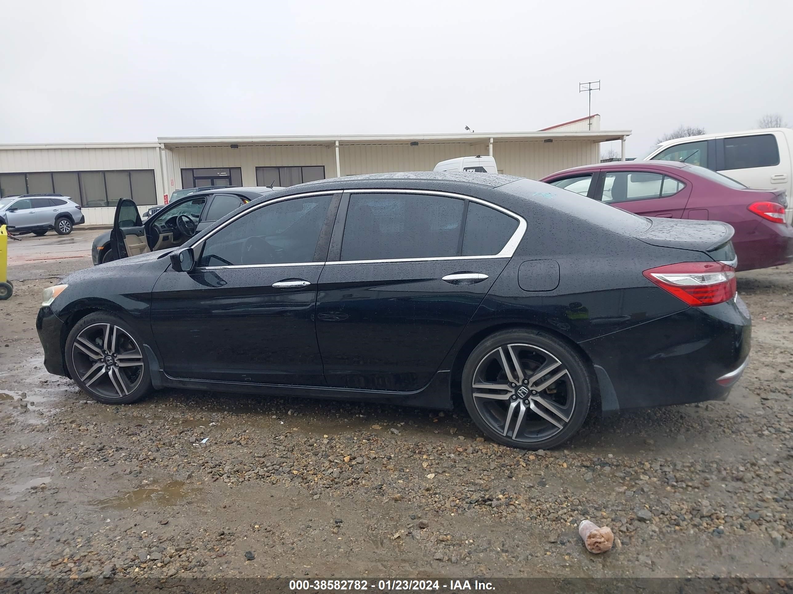 Photo 13 VIN: 1HGCR2F56HA022755 - HONDA ACCORD 