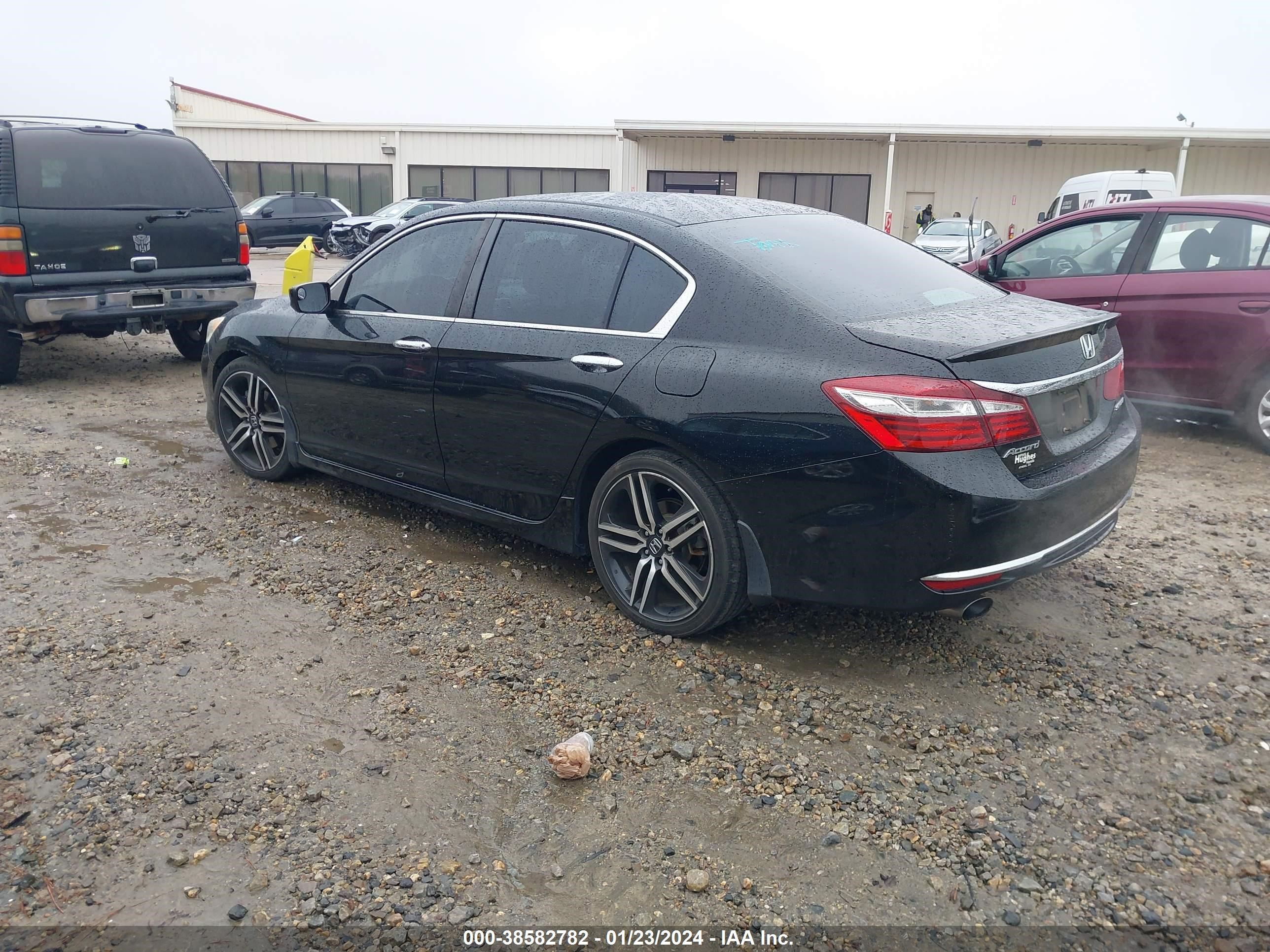 Photo 2 VIN: 1HGCR2F56HA022755 - HONDA ACCORD 