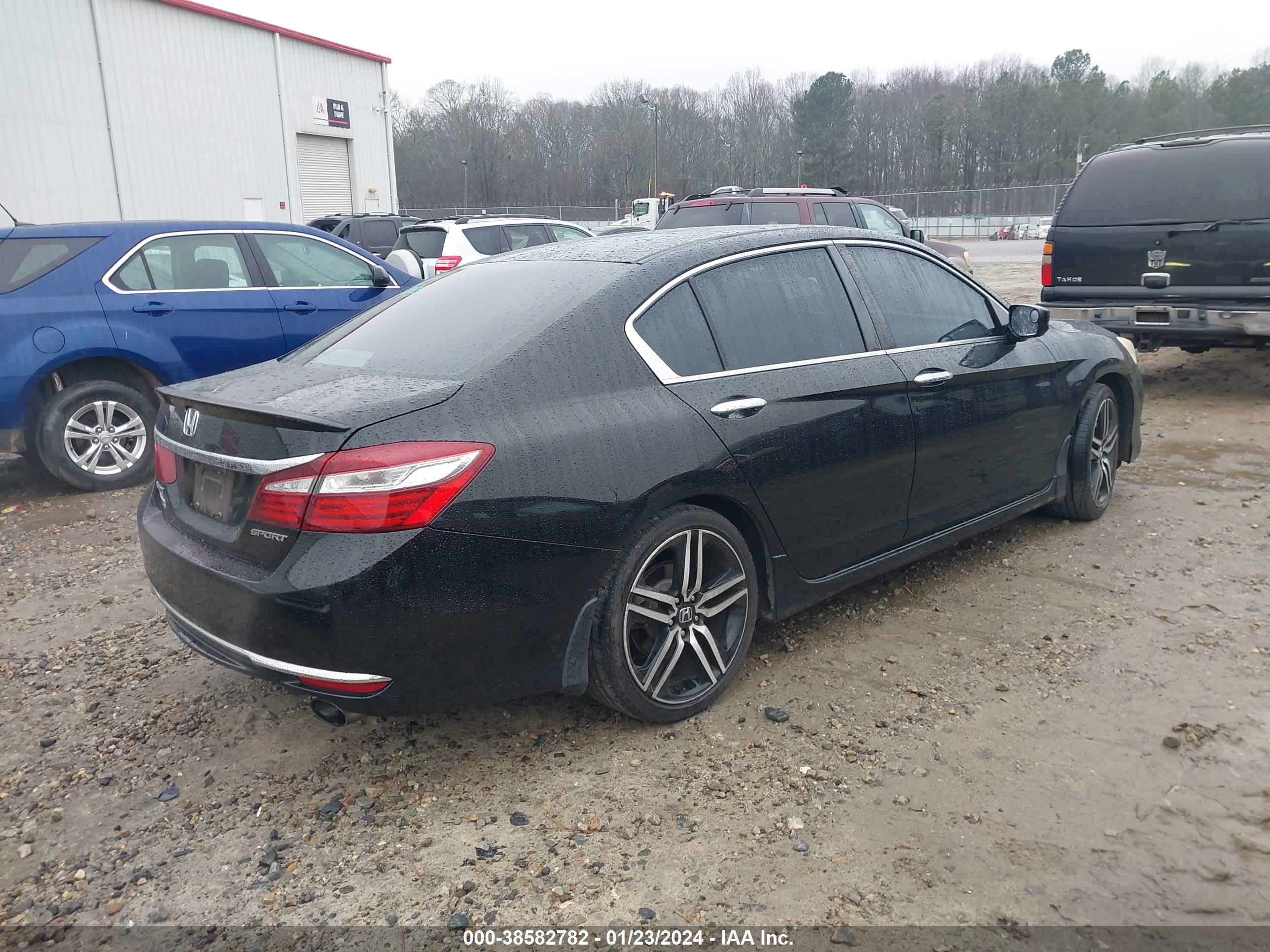 Photo 3 VIN: 1HGCR2F56HA022755 - HONDA ACCORD 