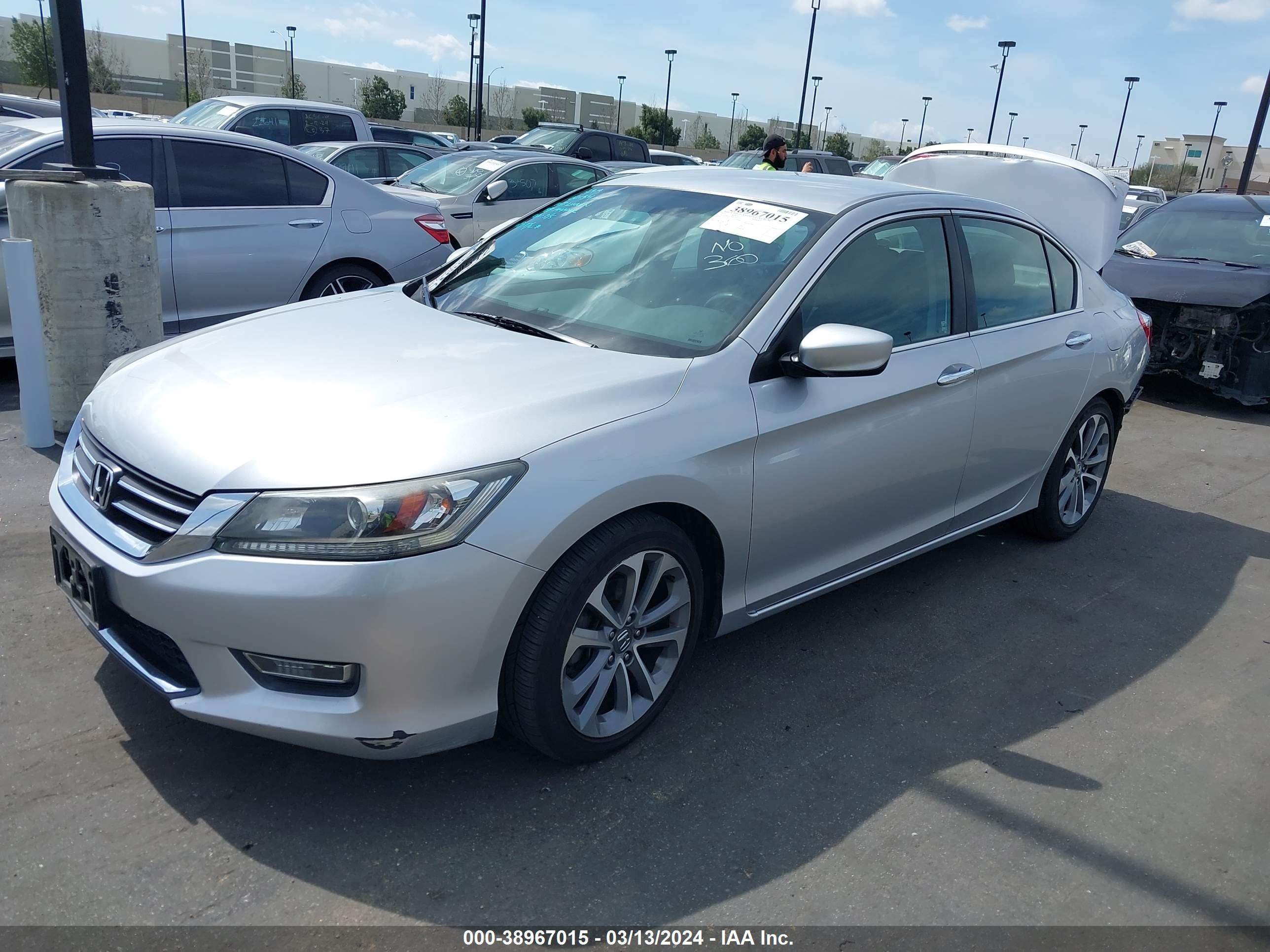 Photo 1 VIN: 1HGCR2F57DA218357 - HONDA ACCORD 