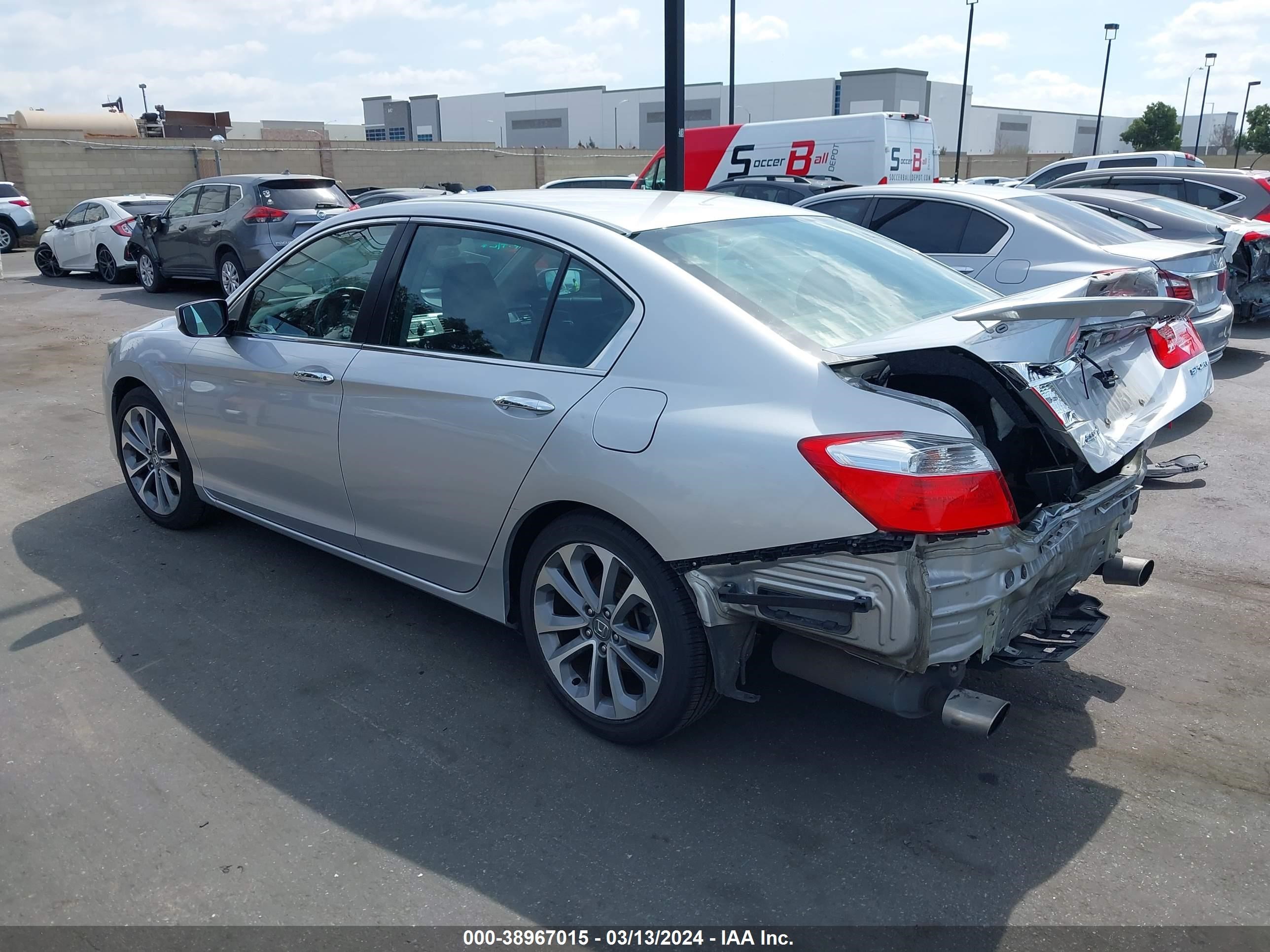 Photo 2 VIN: 1HGCR2F57DA218357 - HONDA ACCORD 