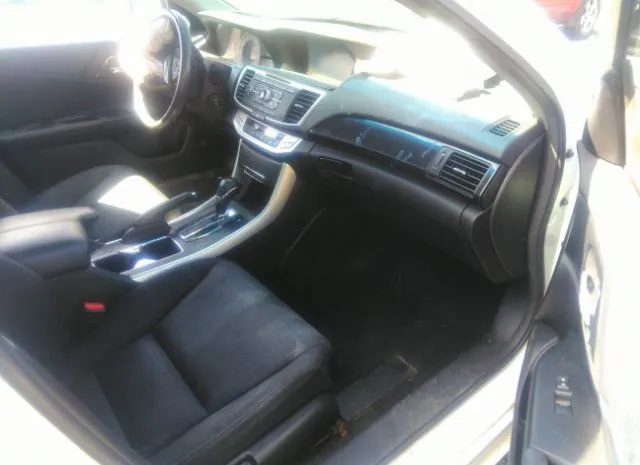 Photo 4 VIN: 1HGCR2F57DA282740 - HONDA ACCORD SDN 