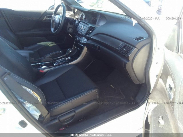 Photo 4 VIN: 1HGCR2F57GA210117 - HONDA ACCORD SEDAN 