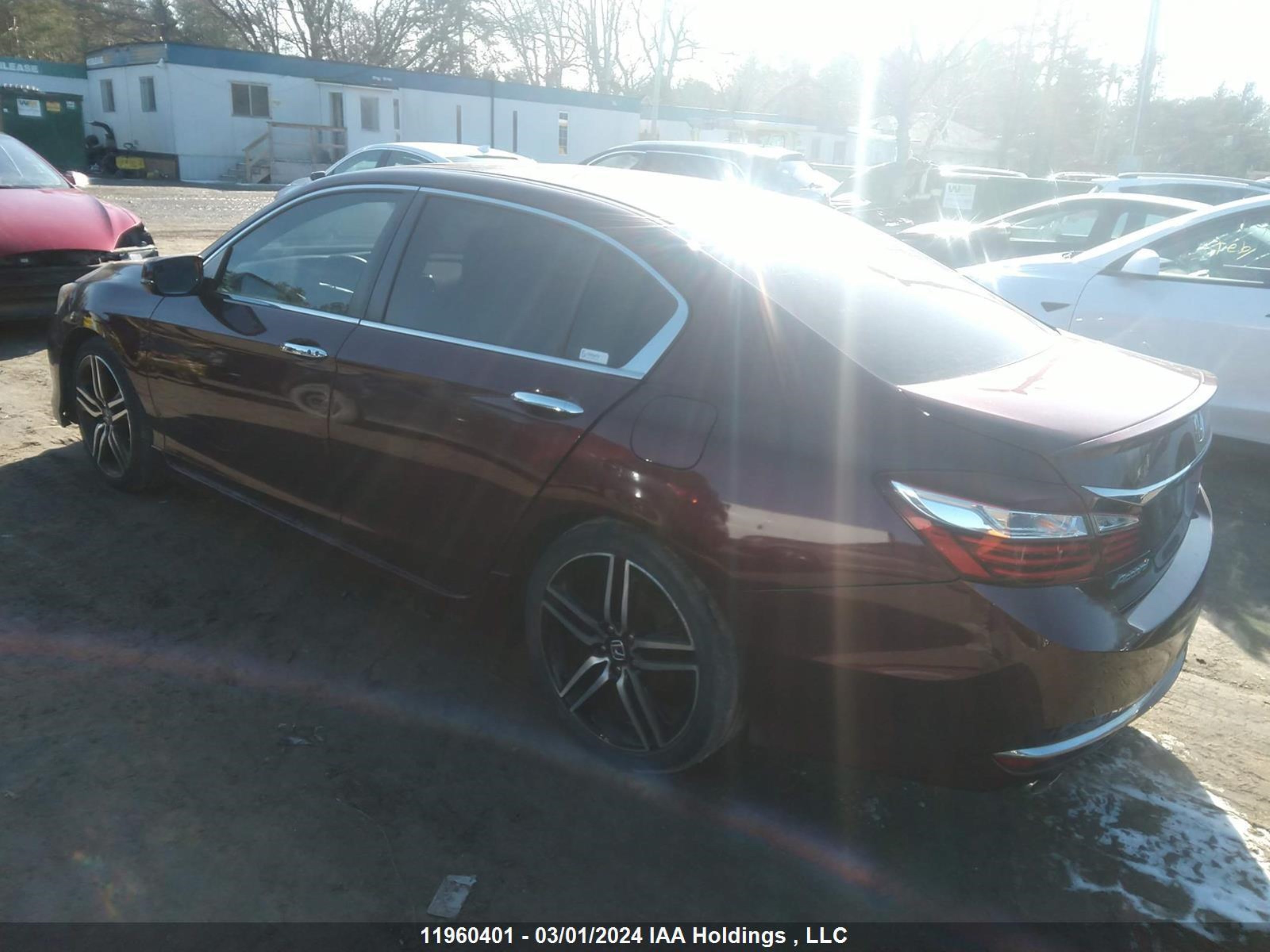 Photo 2 VIN: 1HGCR2F57GA807218 - HONDA ACCORD 