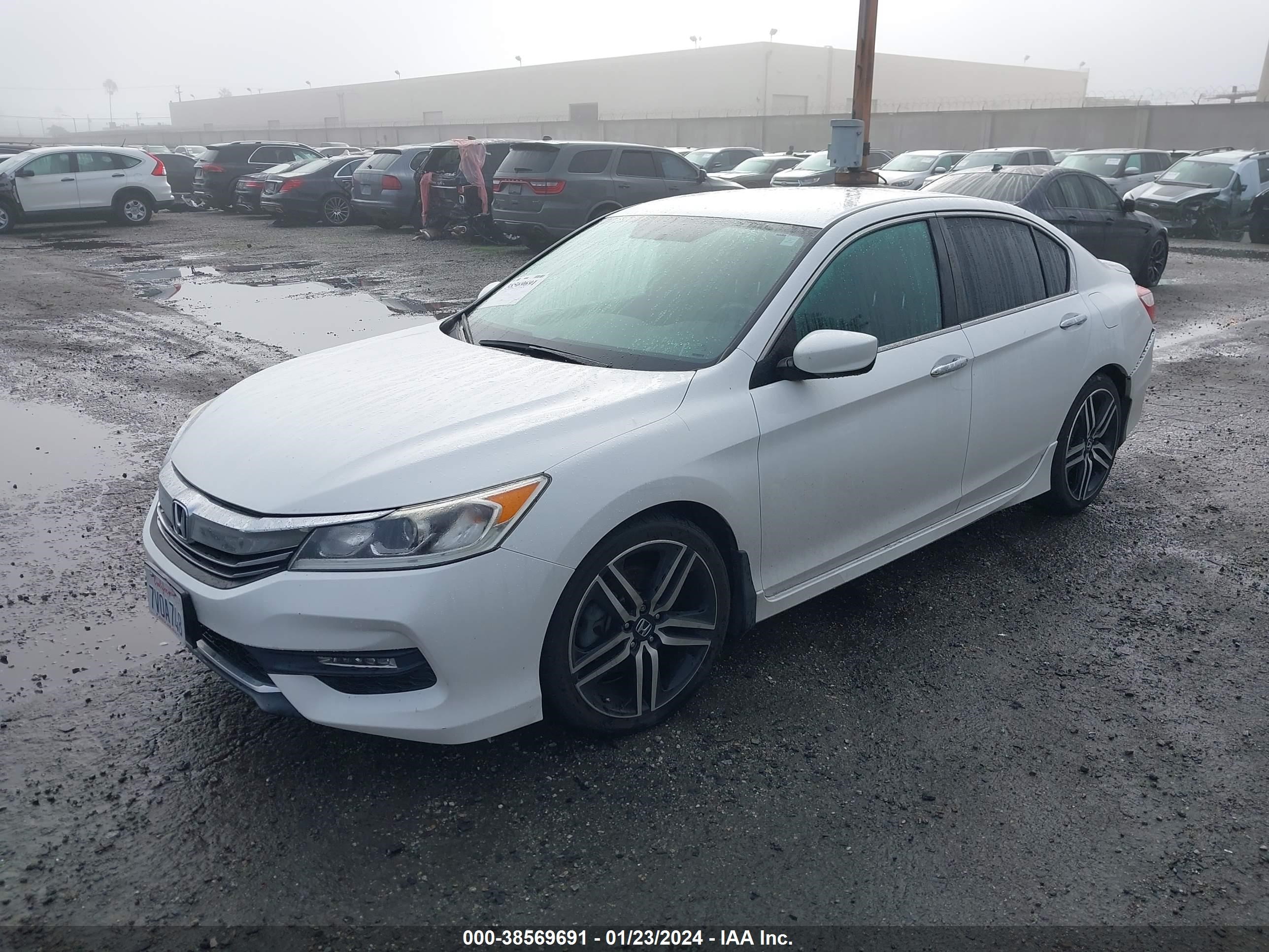 Photo 1 VIN: 1HGCR2F57HA023106 - HONDA ACCORD 