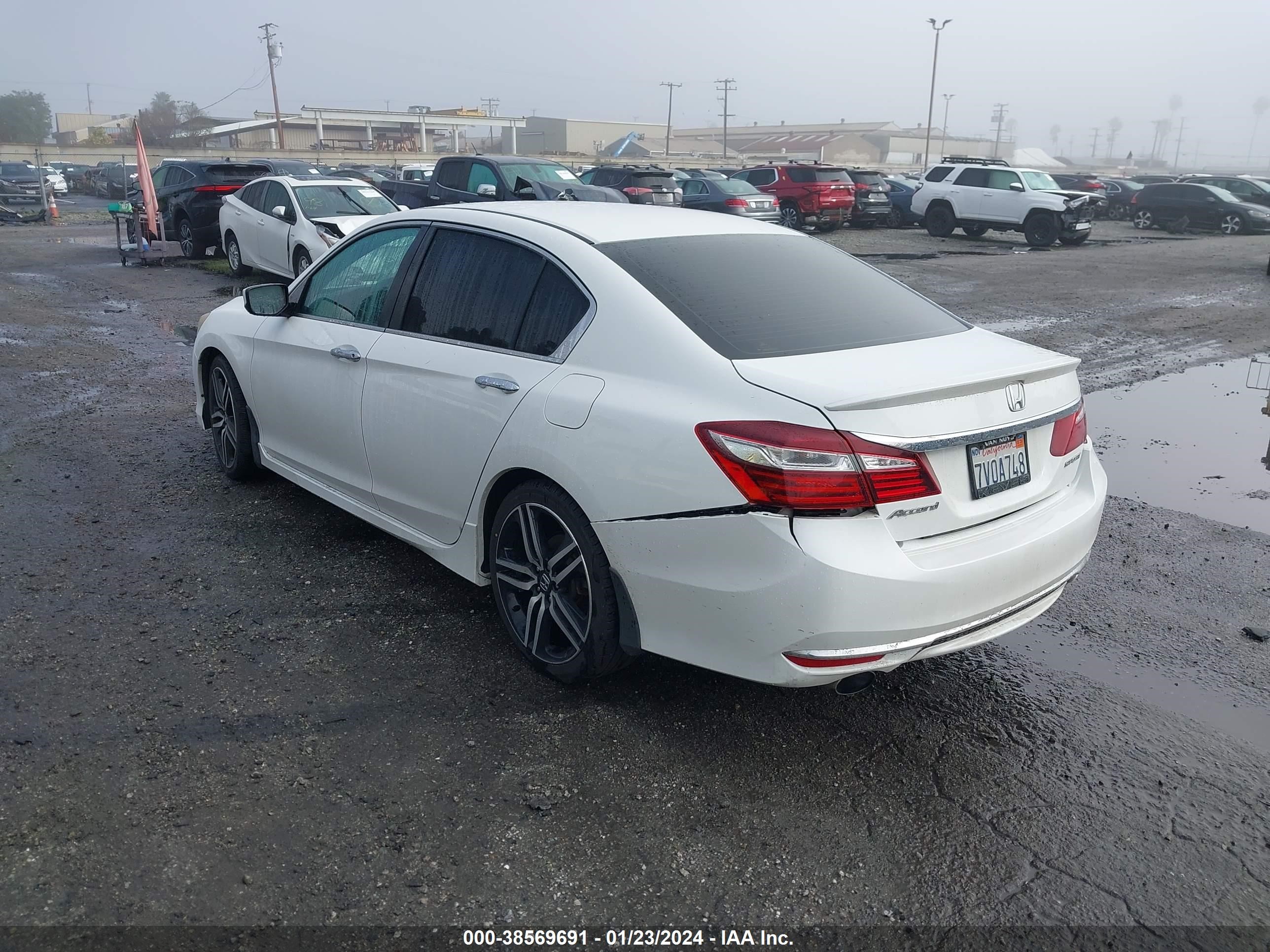 Photo 2 VIN: 1HGCR2F57HA023106 - HONDA ACCORD 