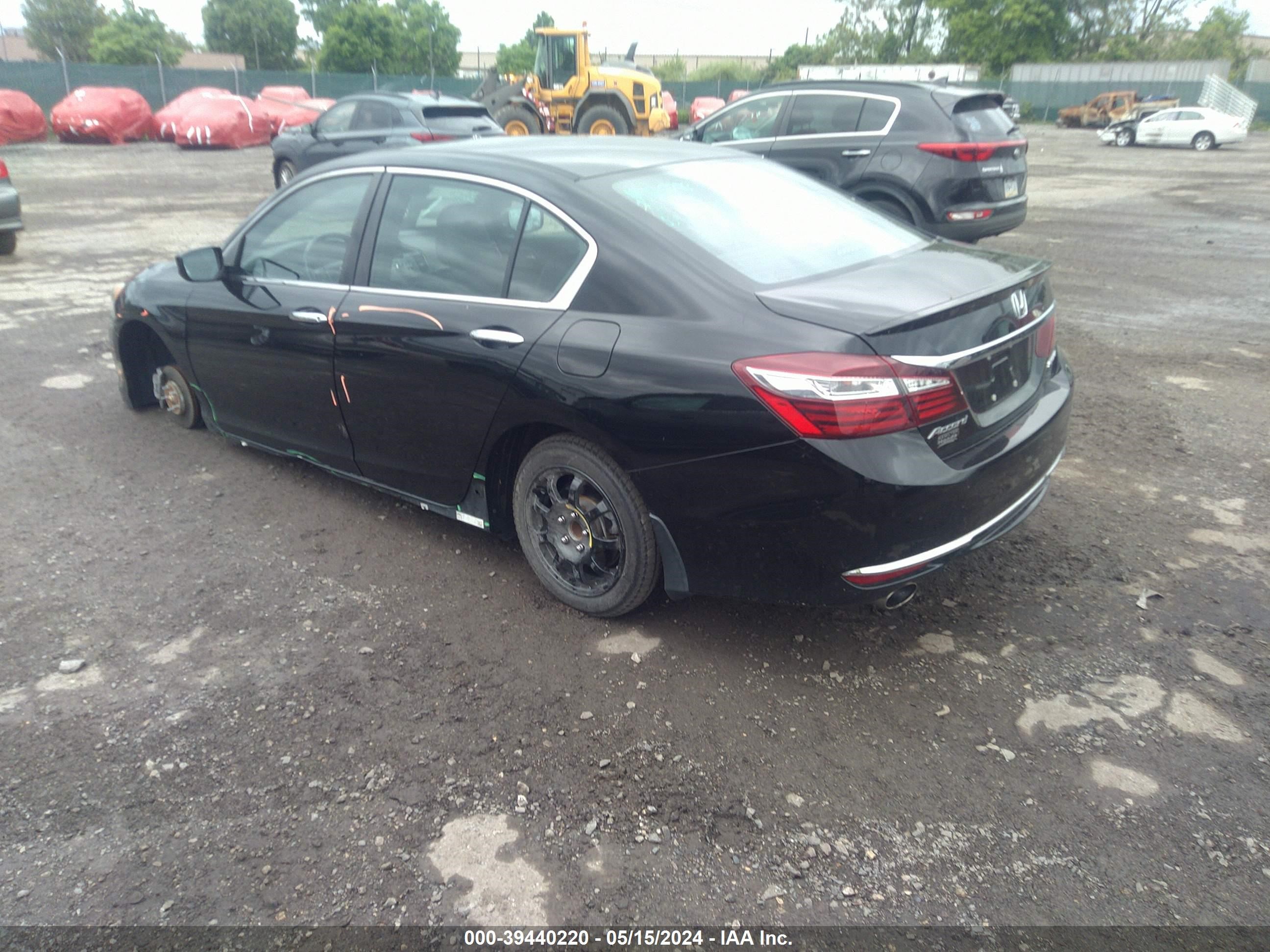 Photo 2 VIN: 1HGCR2F57HA102758 - HONDA ACCORD 