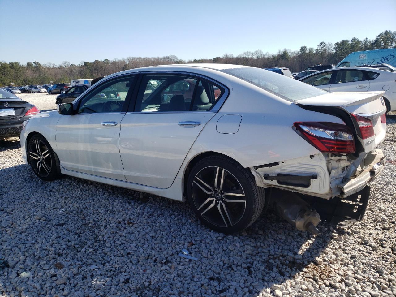 Photo 1 VIN: 1HGCR2F57HA266110 - HONDA ACCORD 