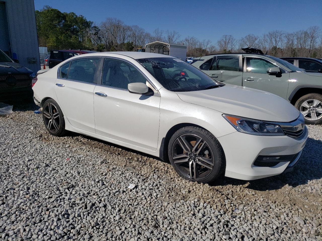 Photo 3 VIN: 1HGCR2F57HA266110 - HONDA ACCORD 