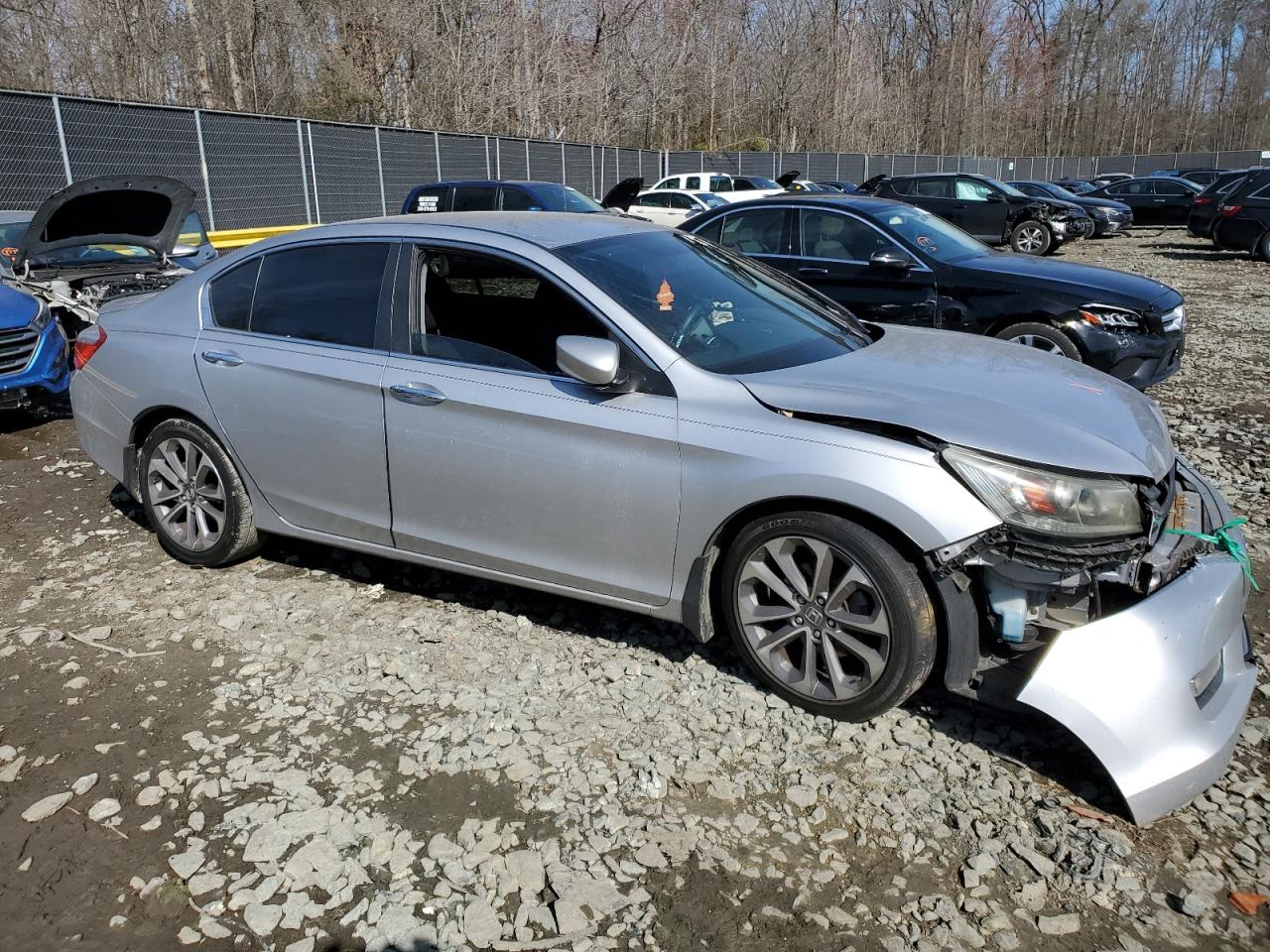 Photo 3 VIN: 1HGCR2F58DA134385 - HONDA ACCORD 